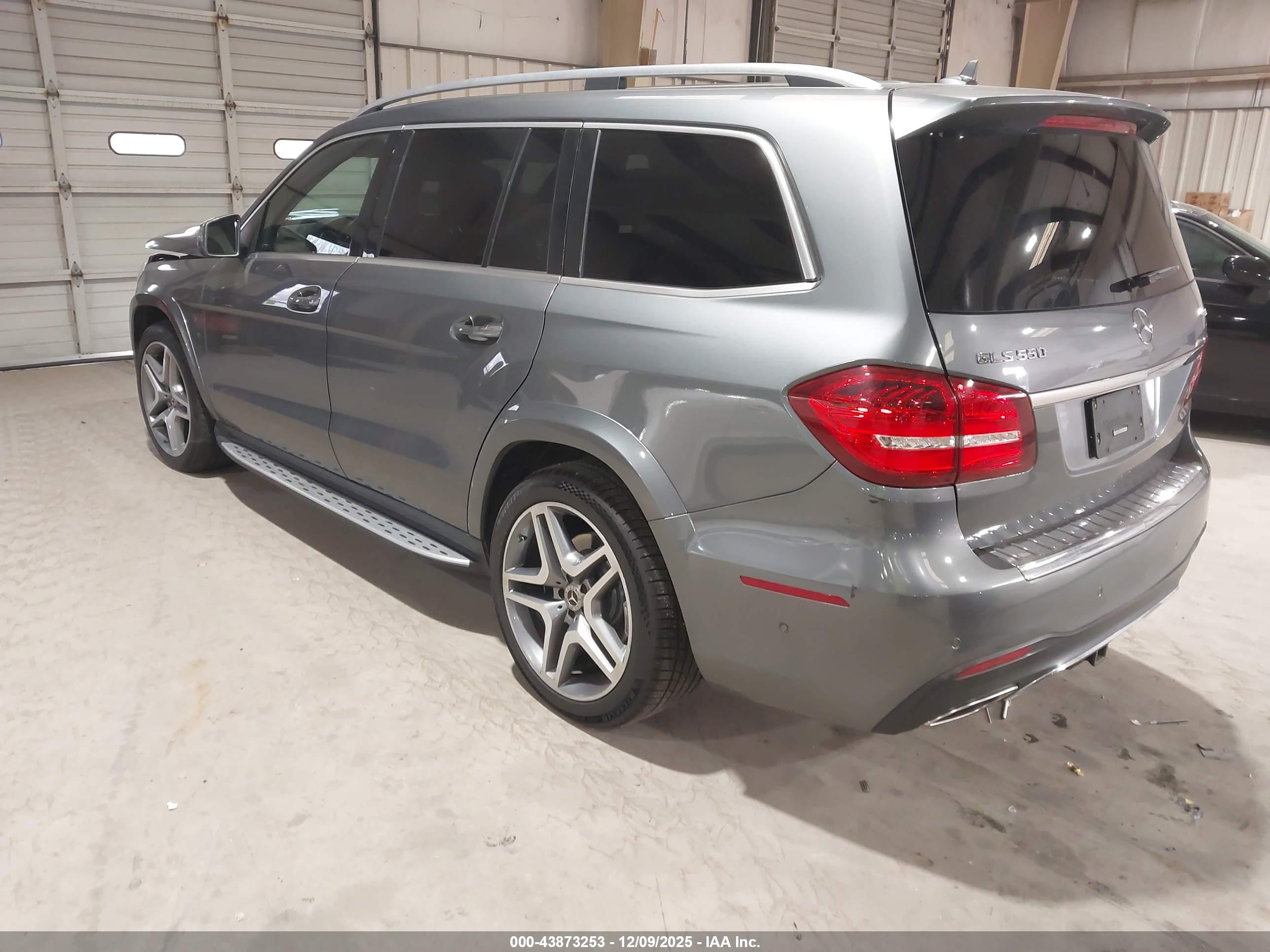 MERCEDES-BENZ GLS image 3
