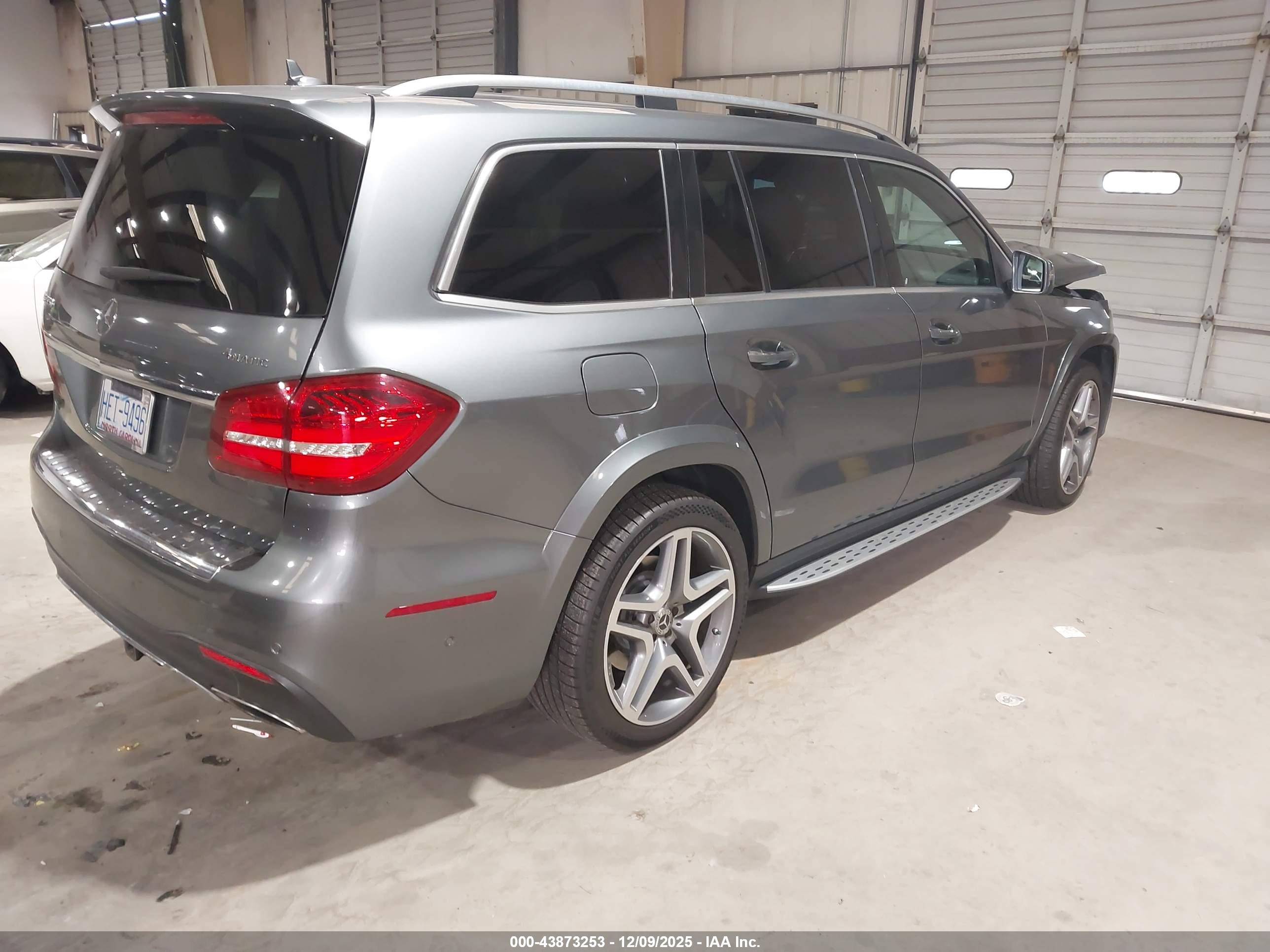 MERCEDES-BENZ GLS image 4