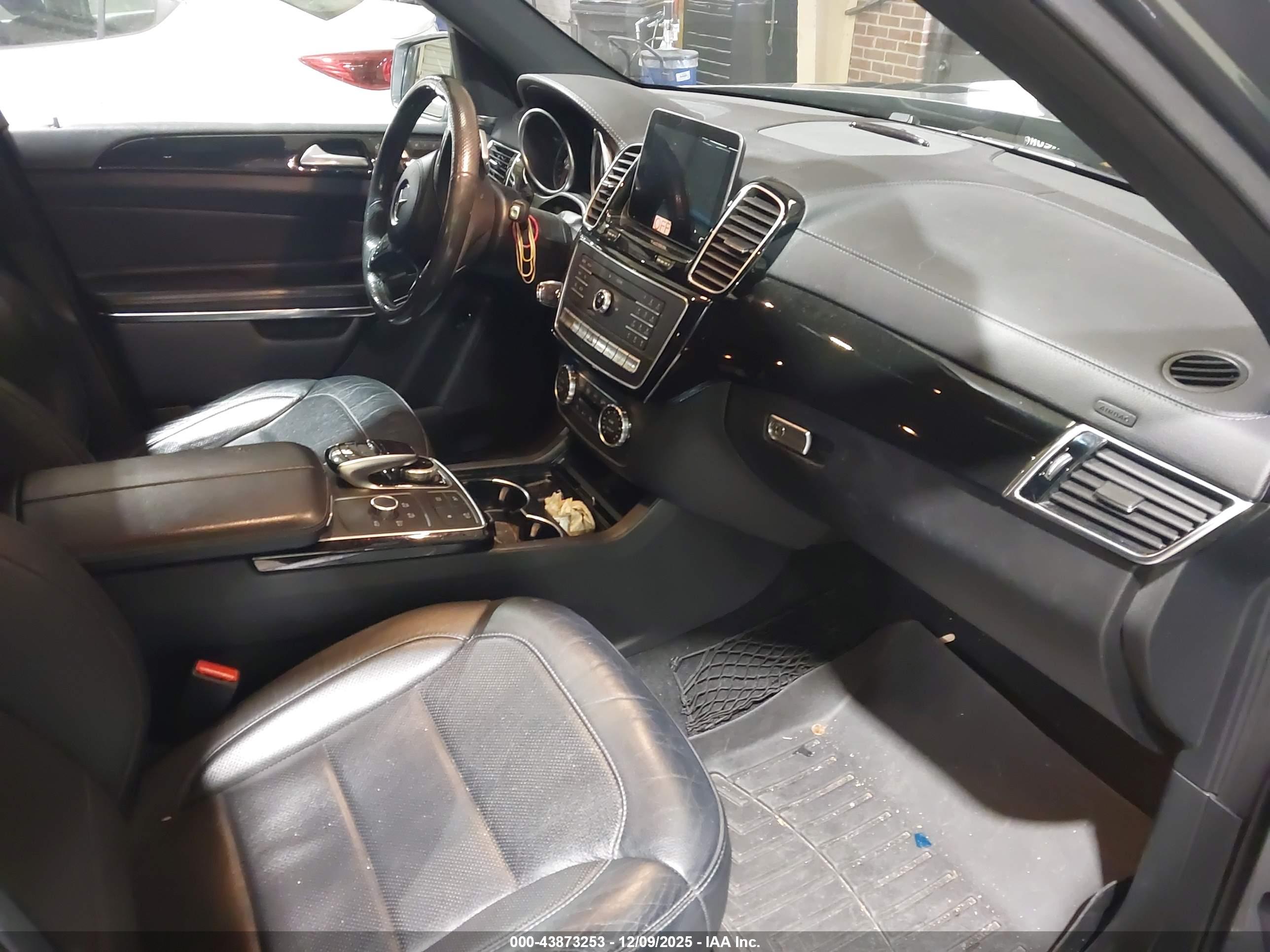 MERCEDES-BENZ GLS image 5