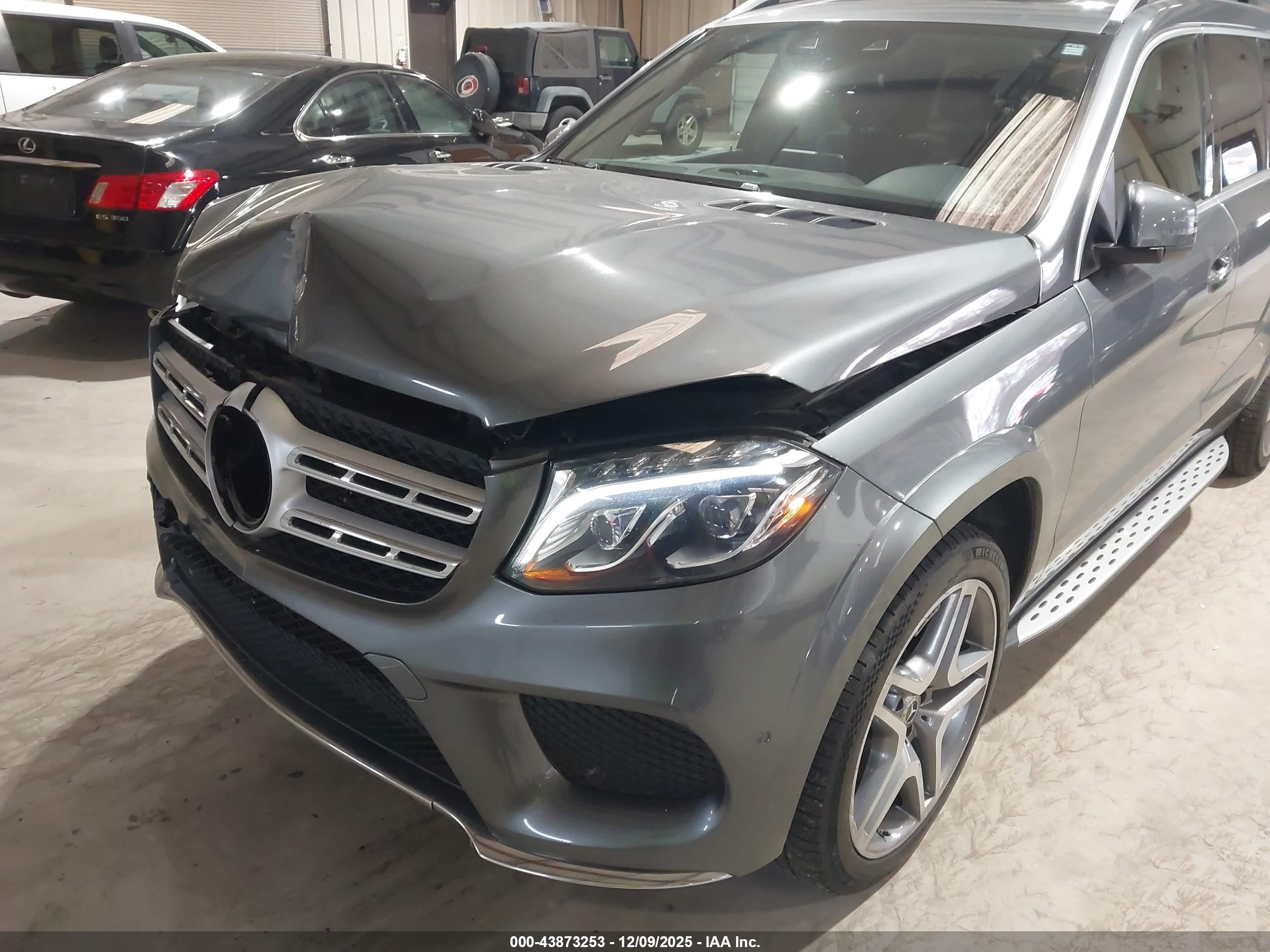 MERCEDES-BENZ GLS image 6