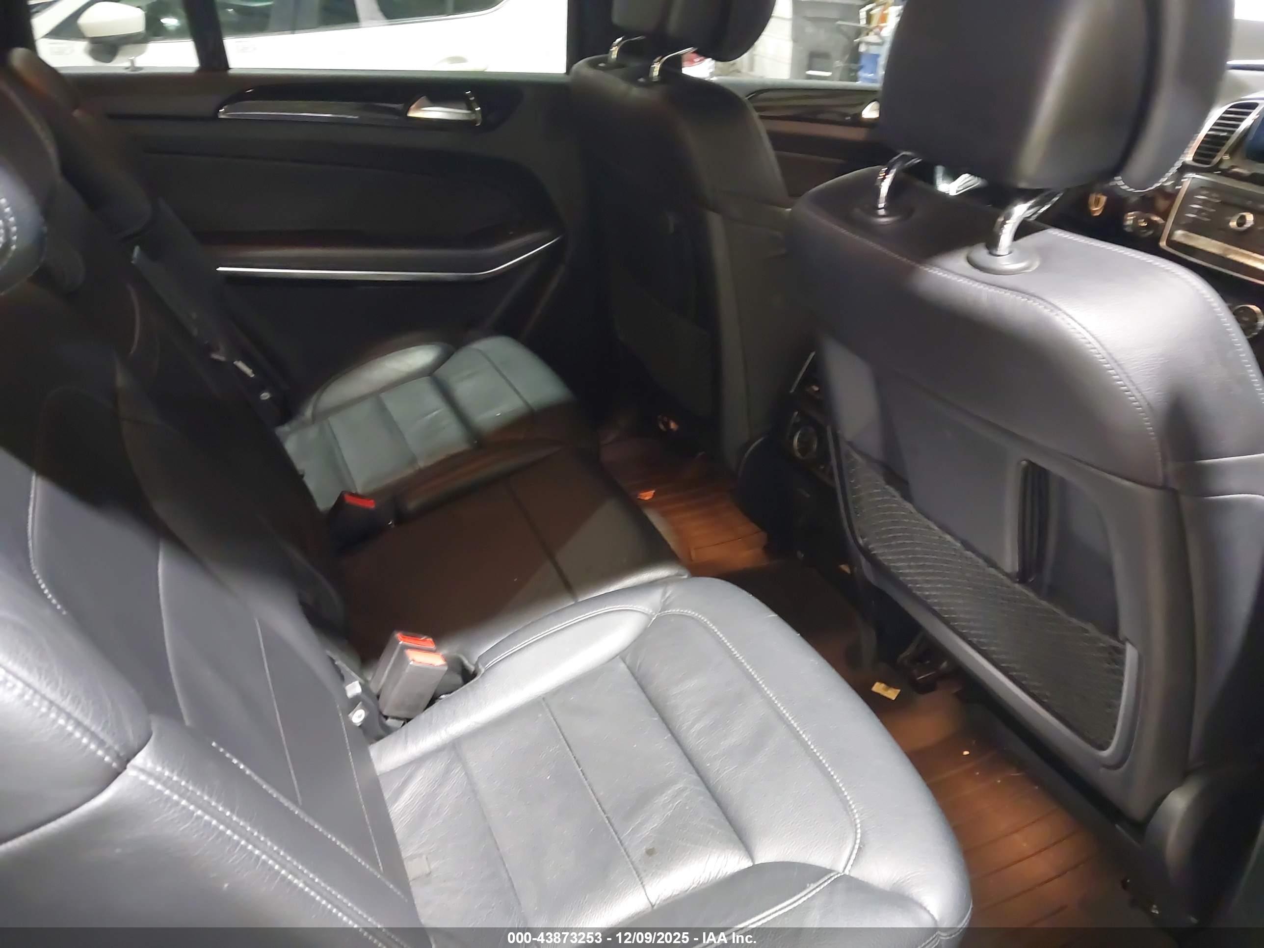 MERCEDES-BENZ GLS image 8