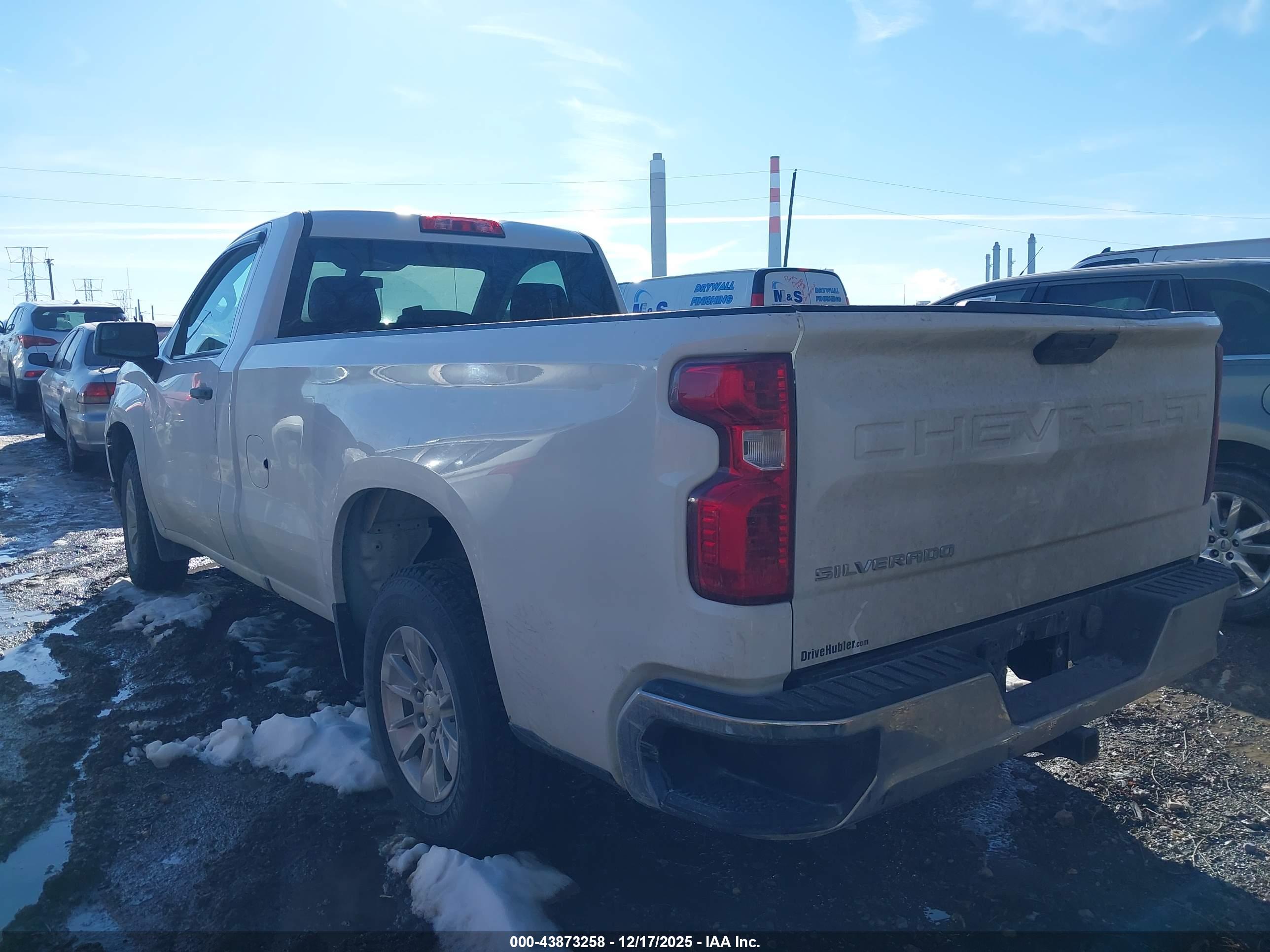 CHEVROLET SILVERADO image 3