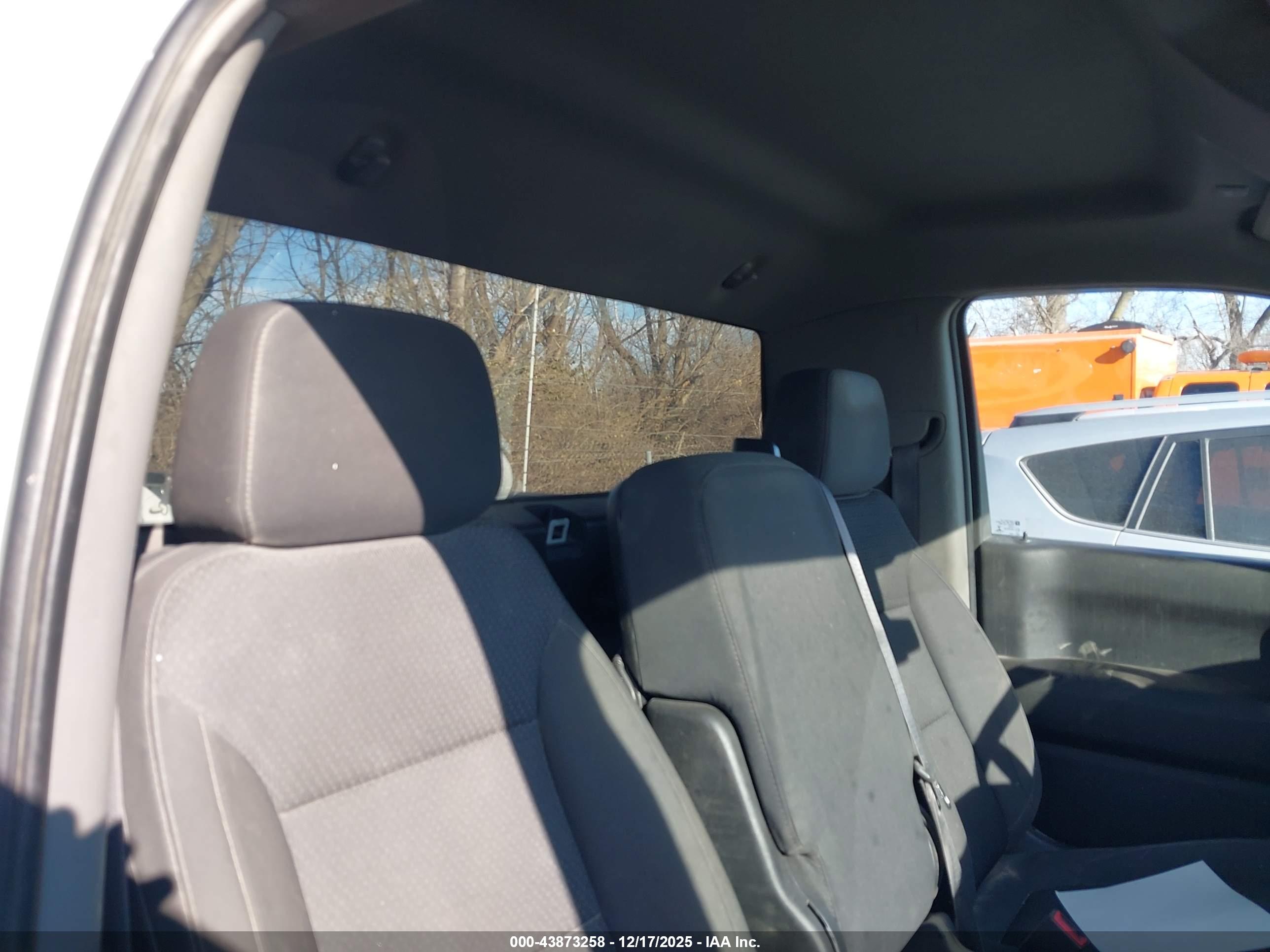 CHEVROLET SILVERADO image 8