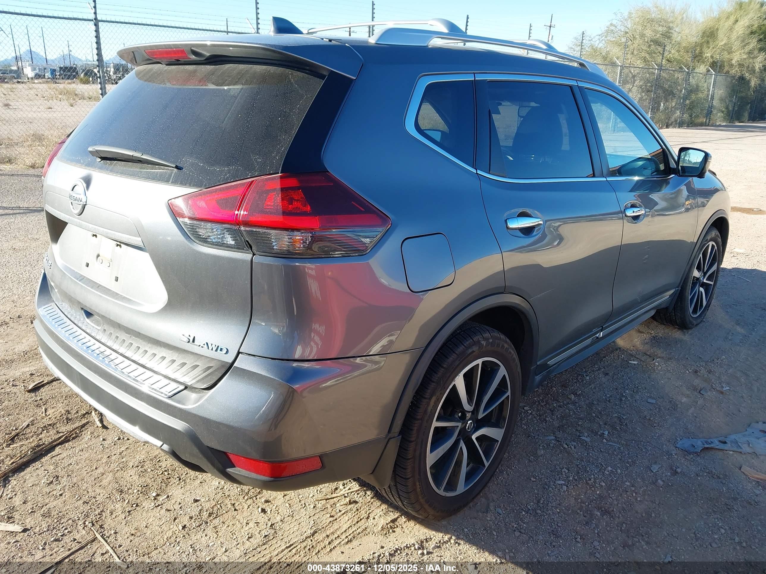 NISSAN ROGUE image 4