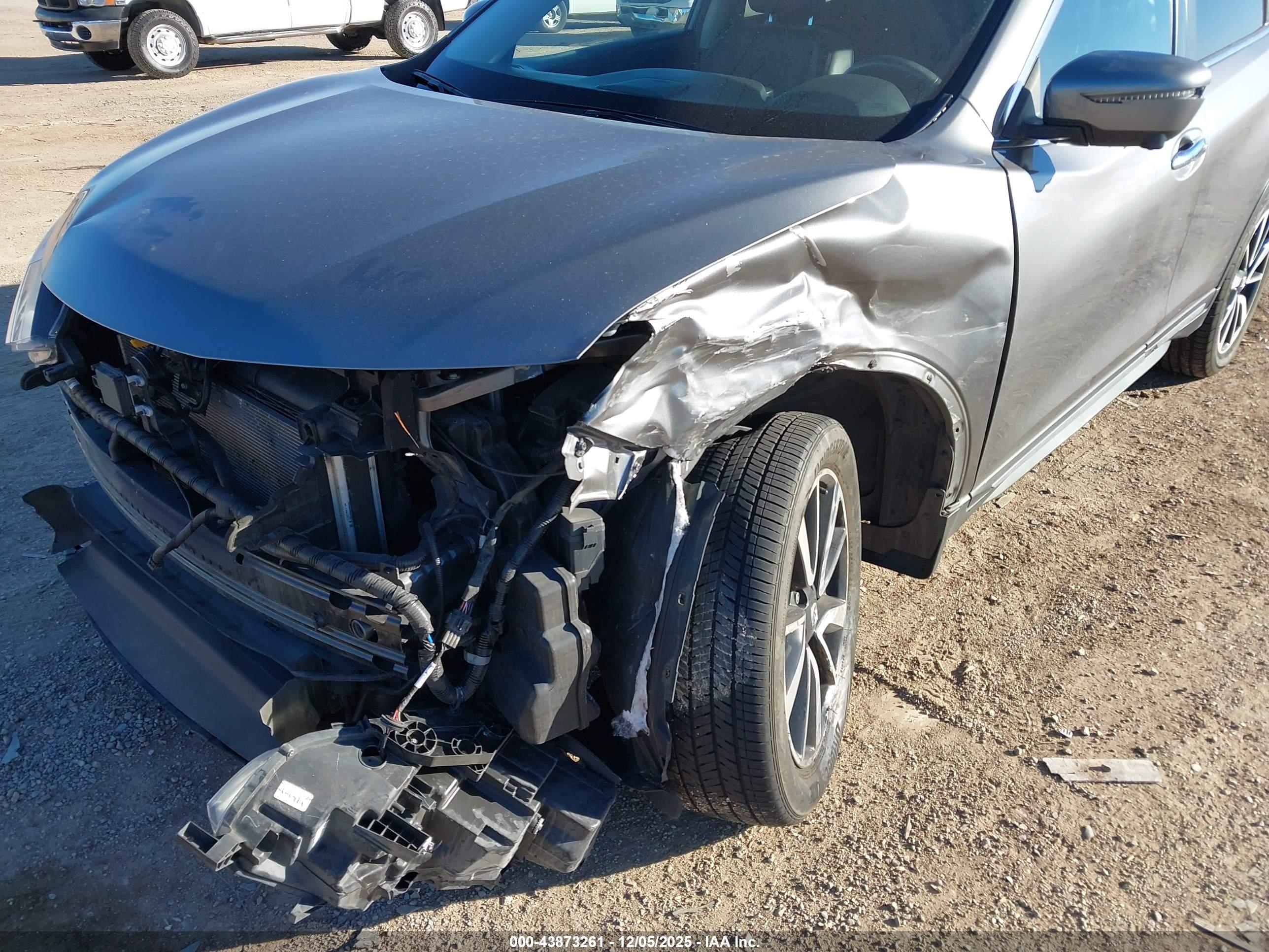 NISSAN ROGUE image 6