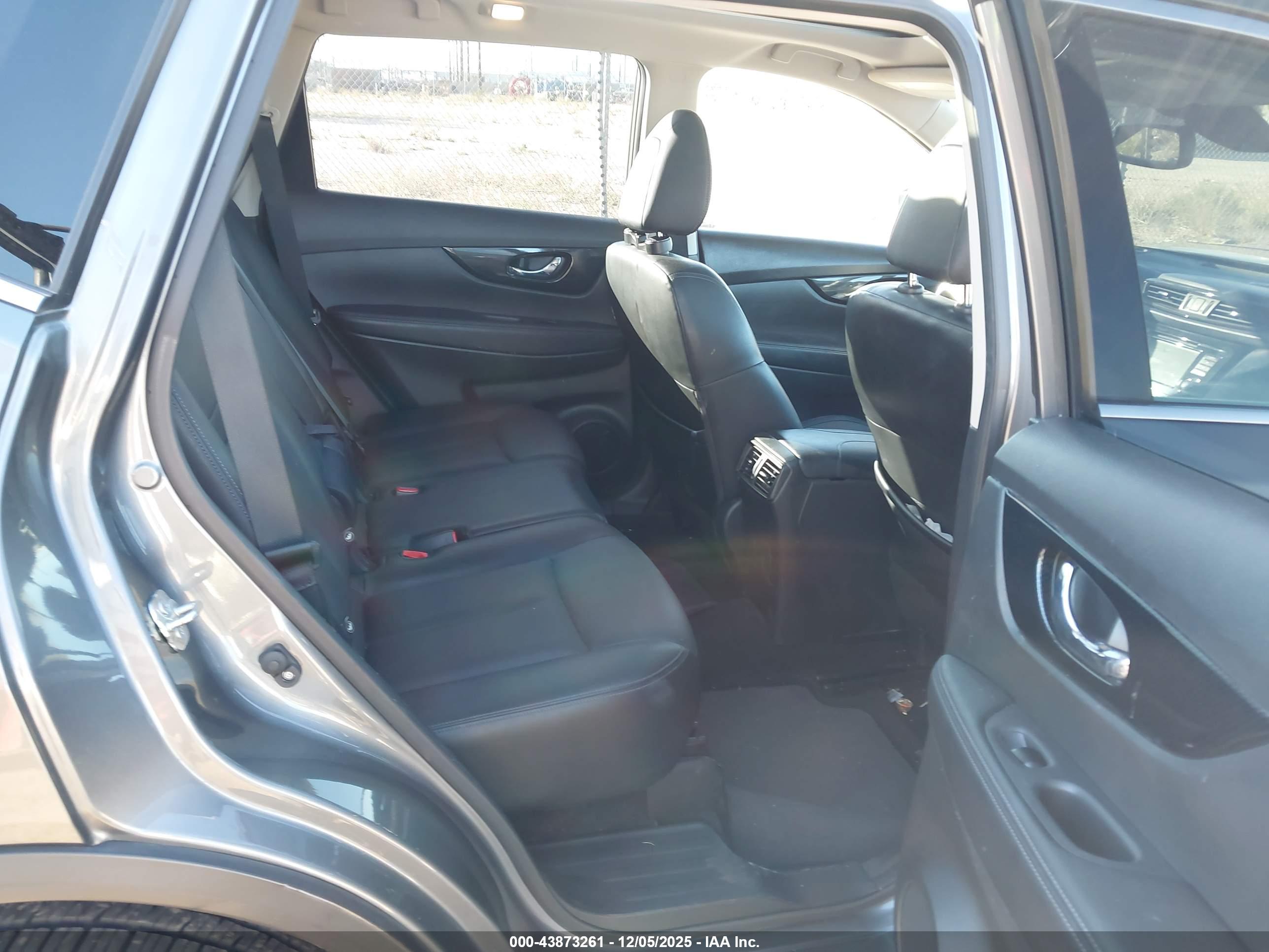 NISSAN ROGUE image 8