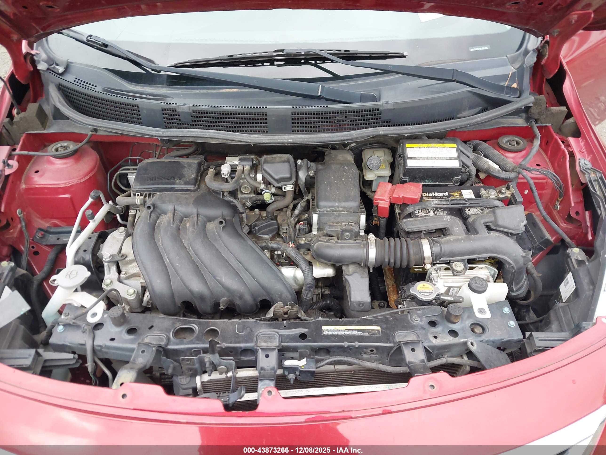 NISSAN VERSA image 10
