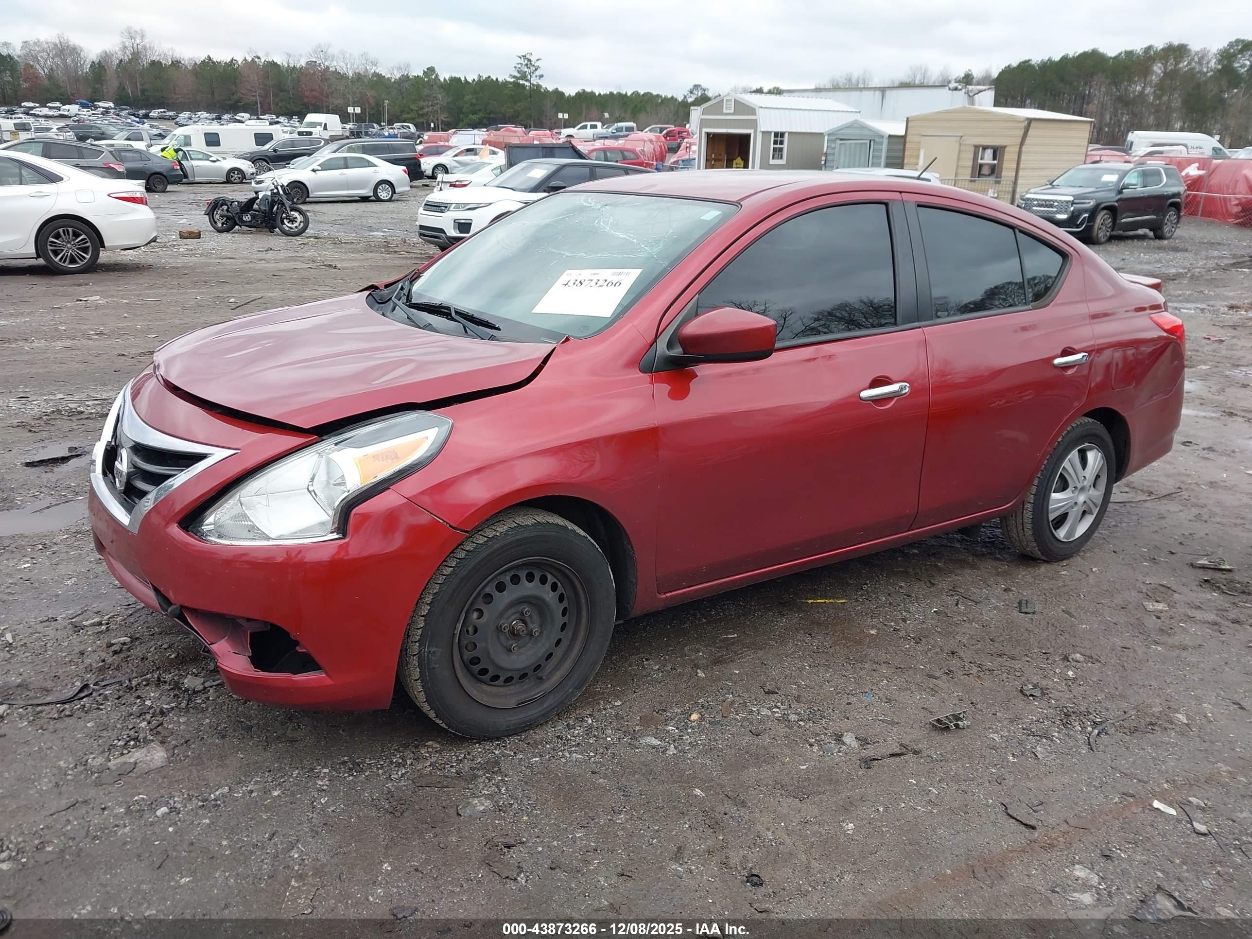 NISSAN VERSA image 2