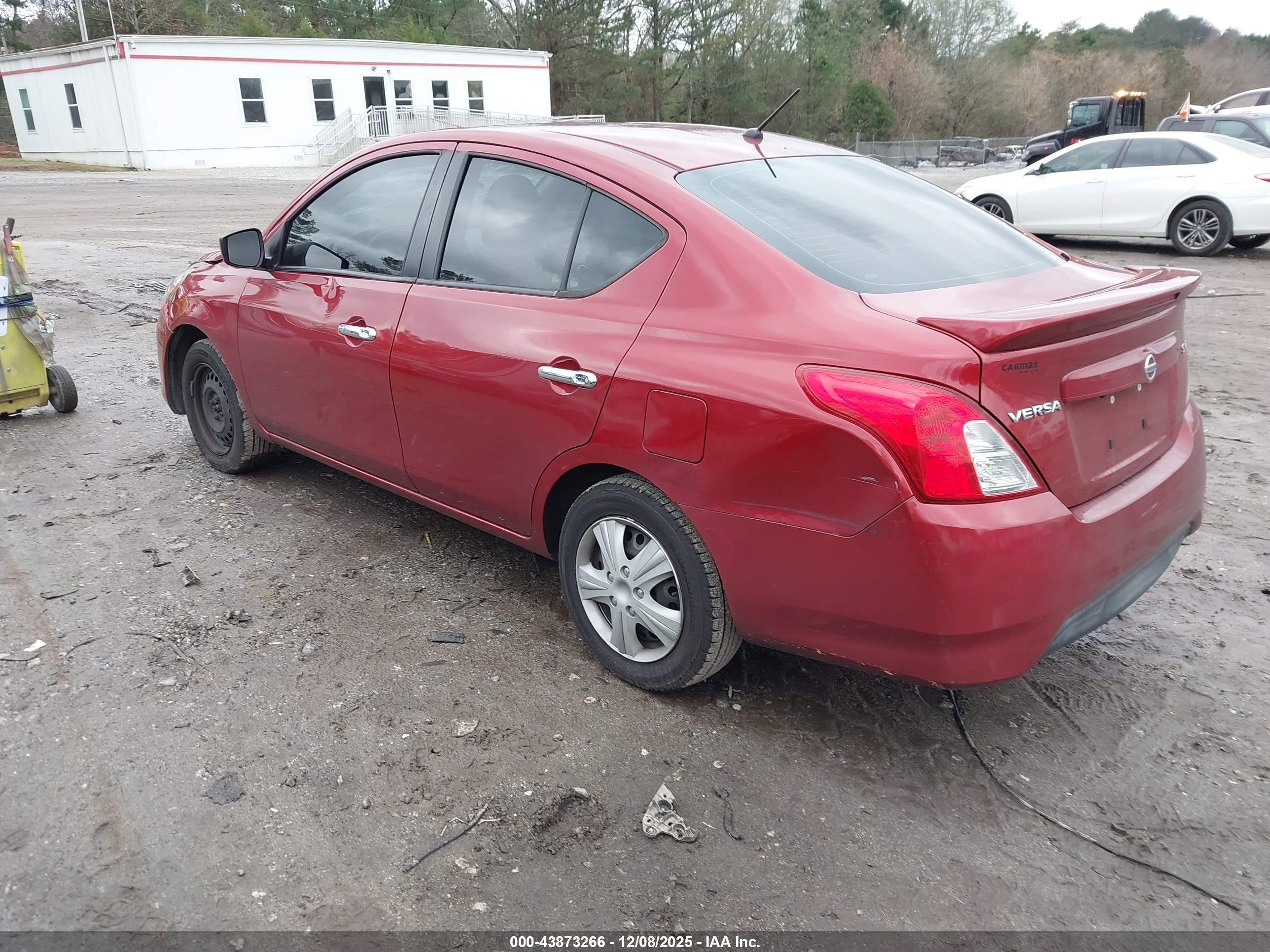NISSAN VERSA image 3