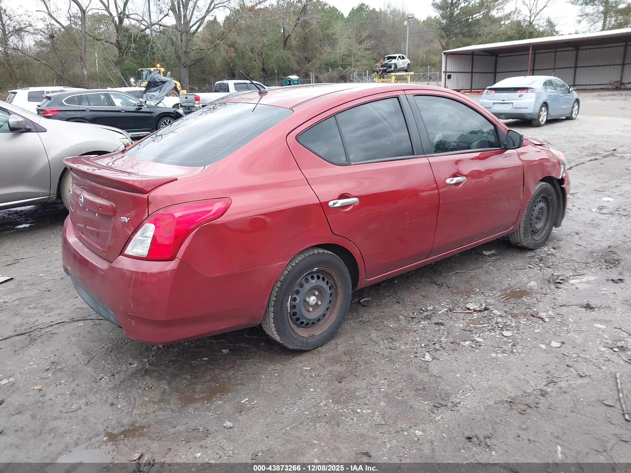 NISSAN VERSA image 4