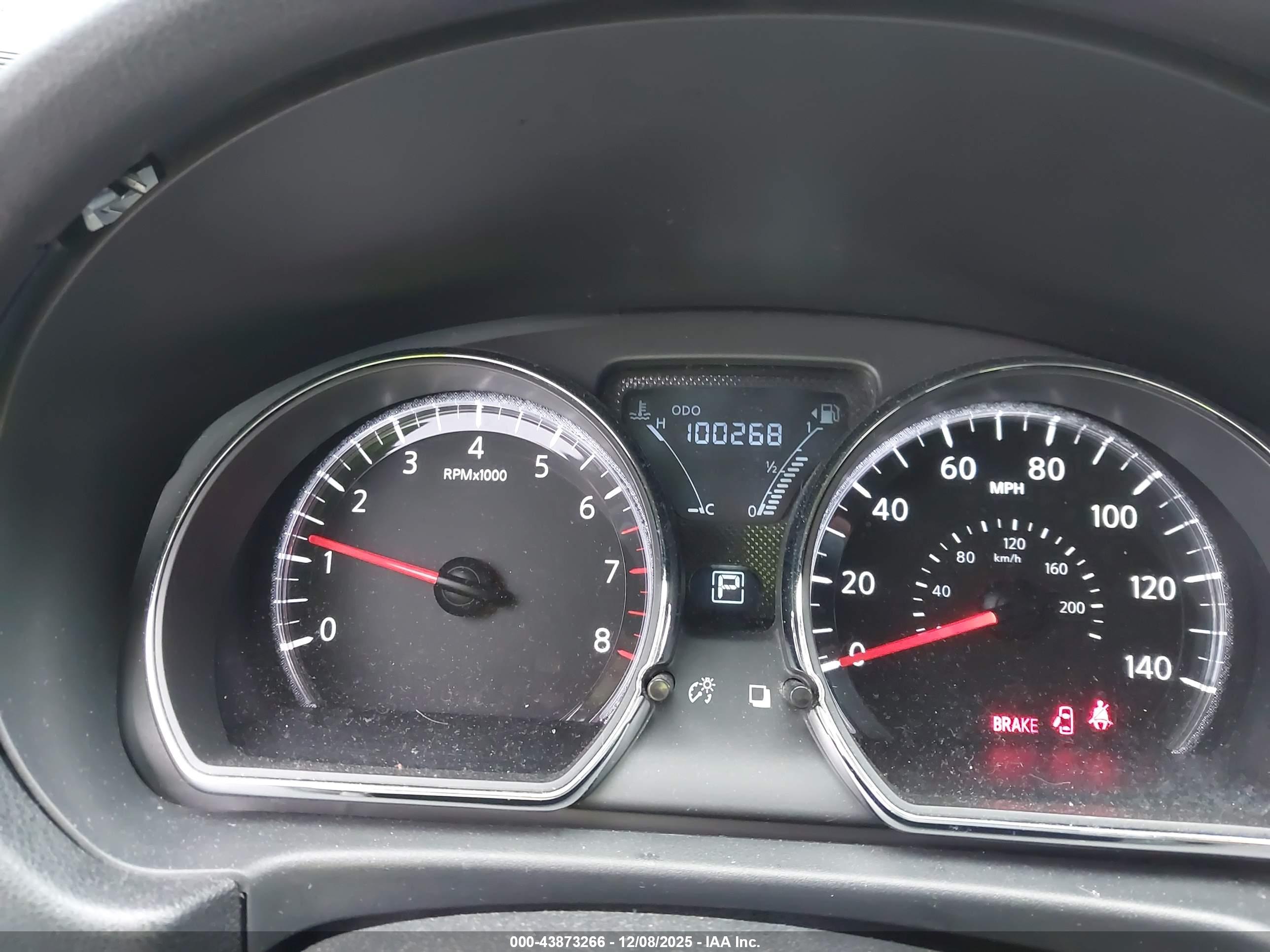 NISSAN VERSA image 7