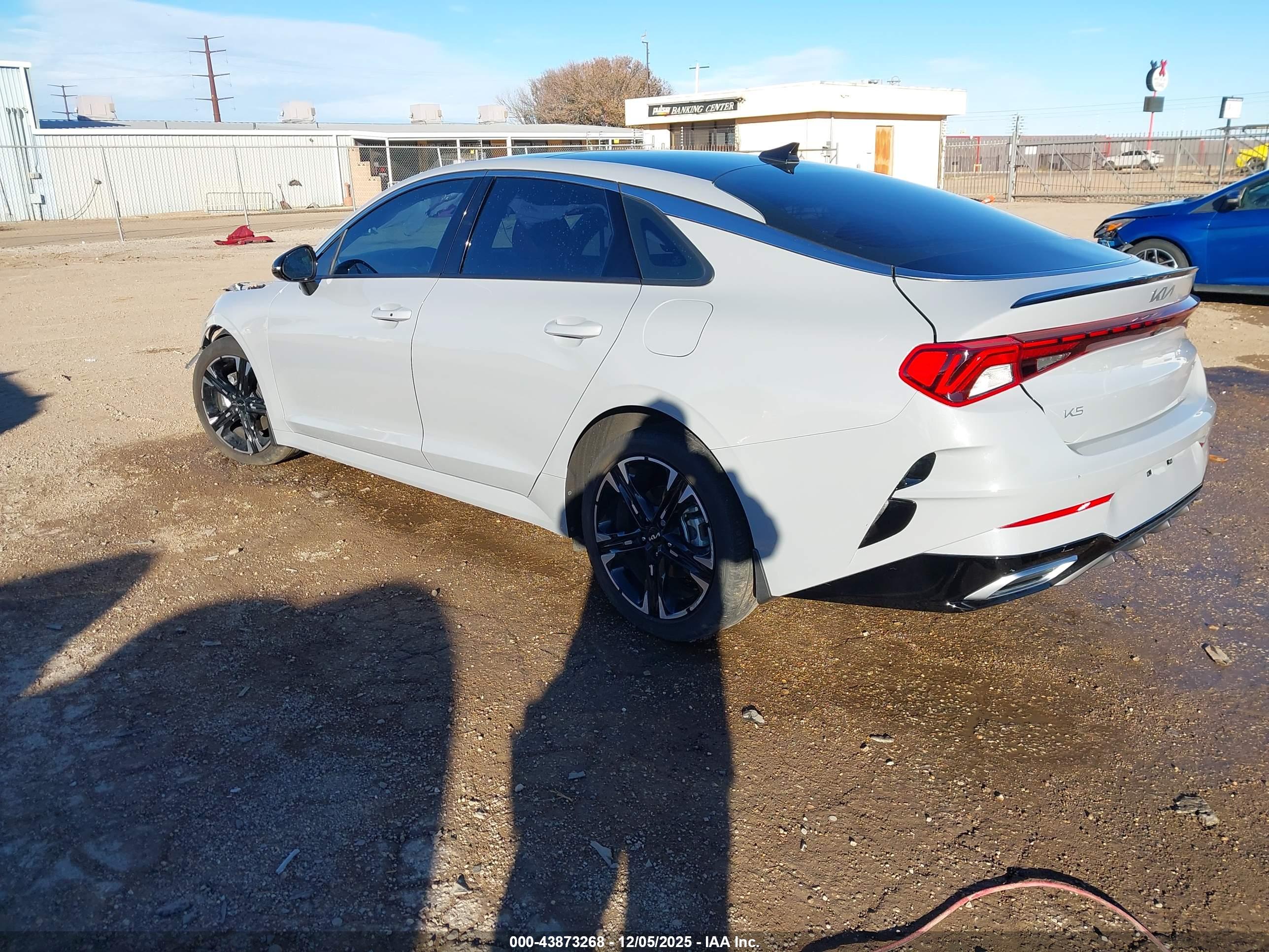 KIA K5 image 3
