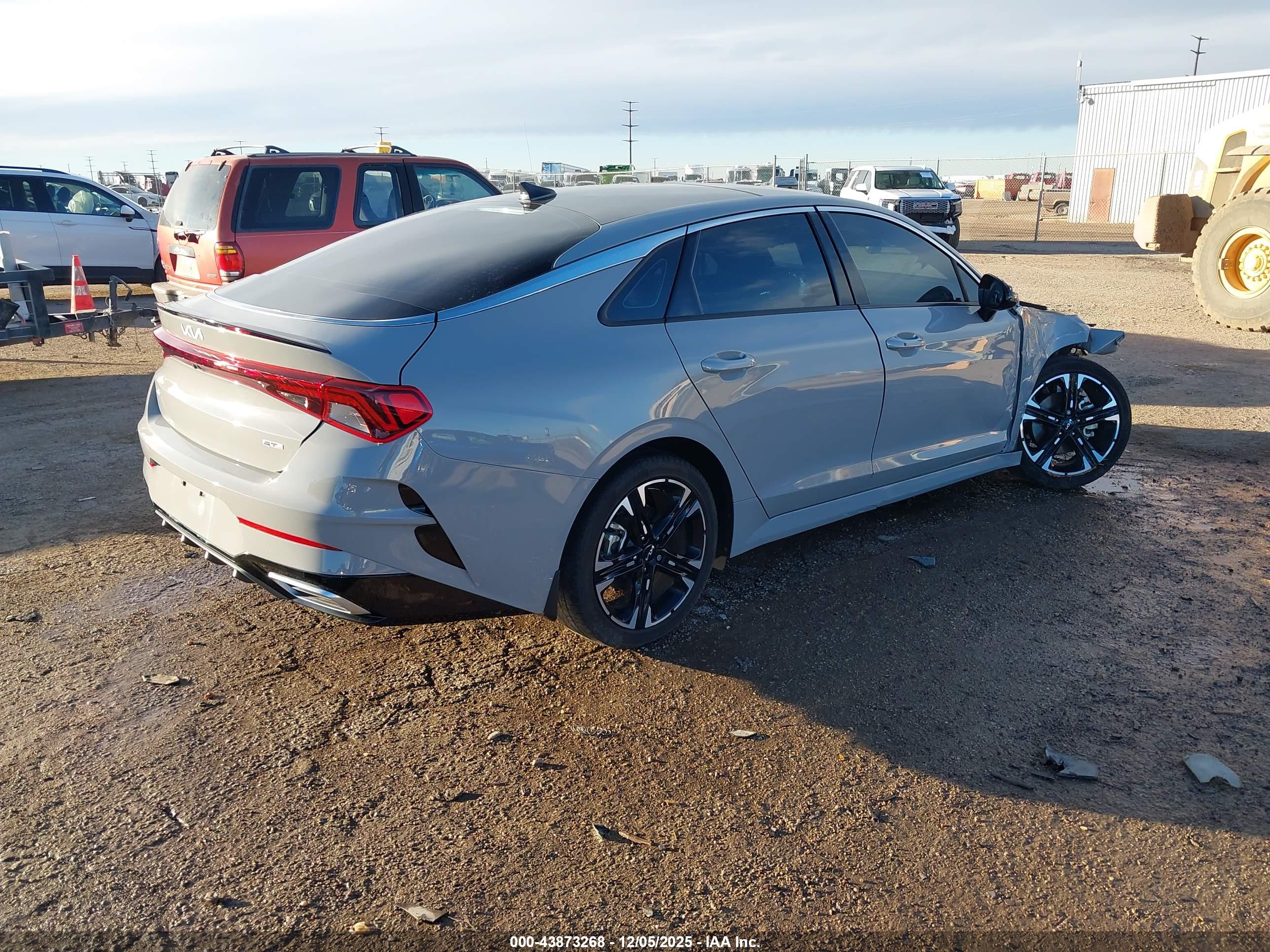 KIA K5 image 4
