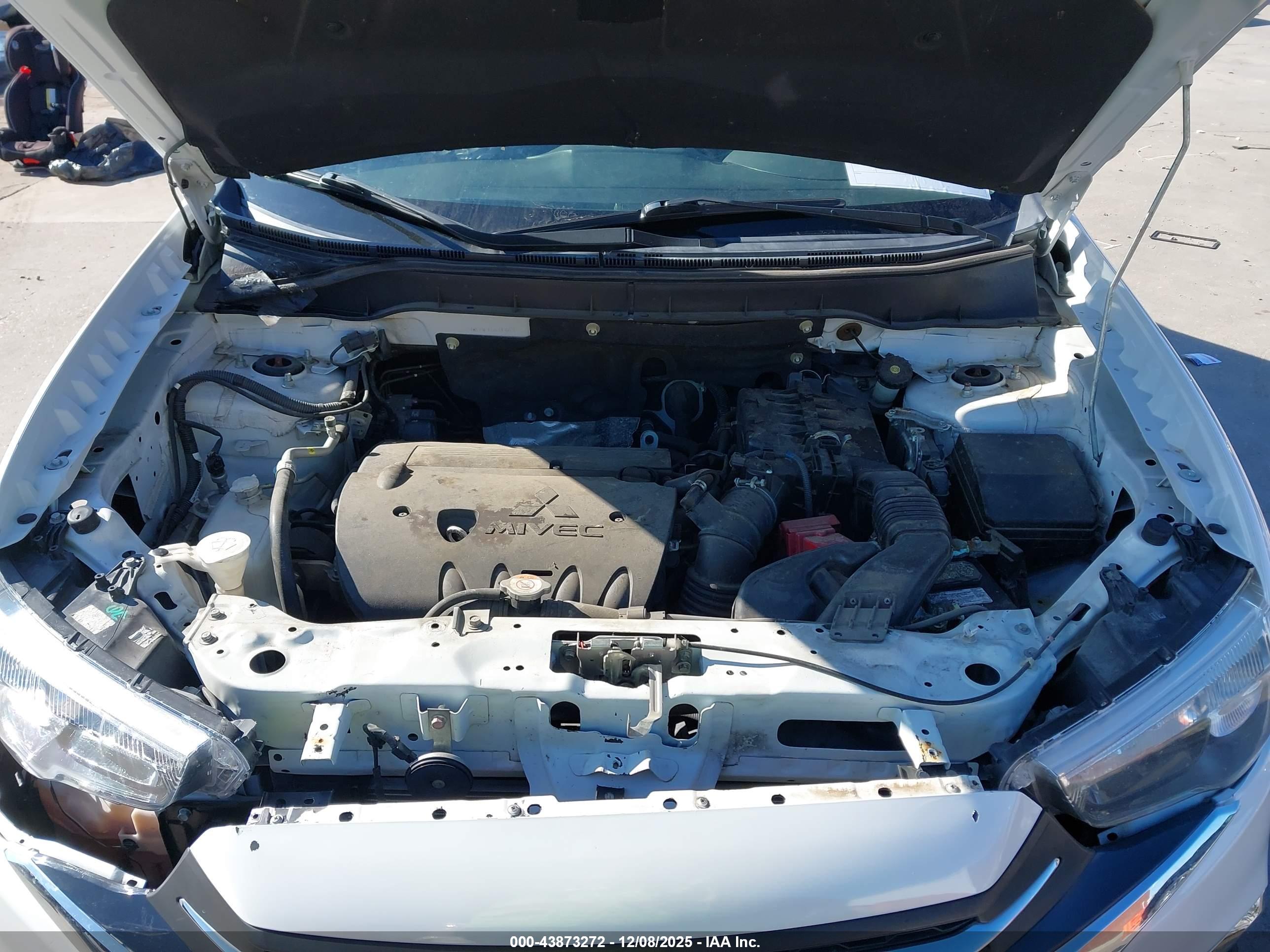 MITSUBISHI OUTLANDER image 10