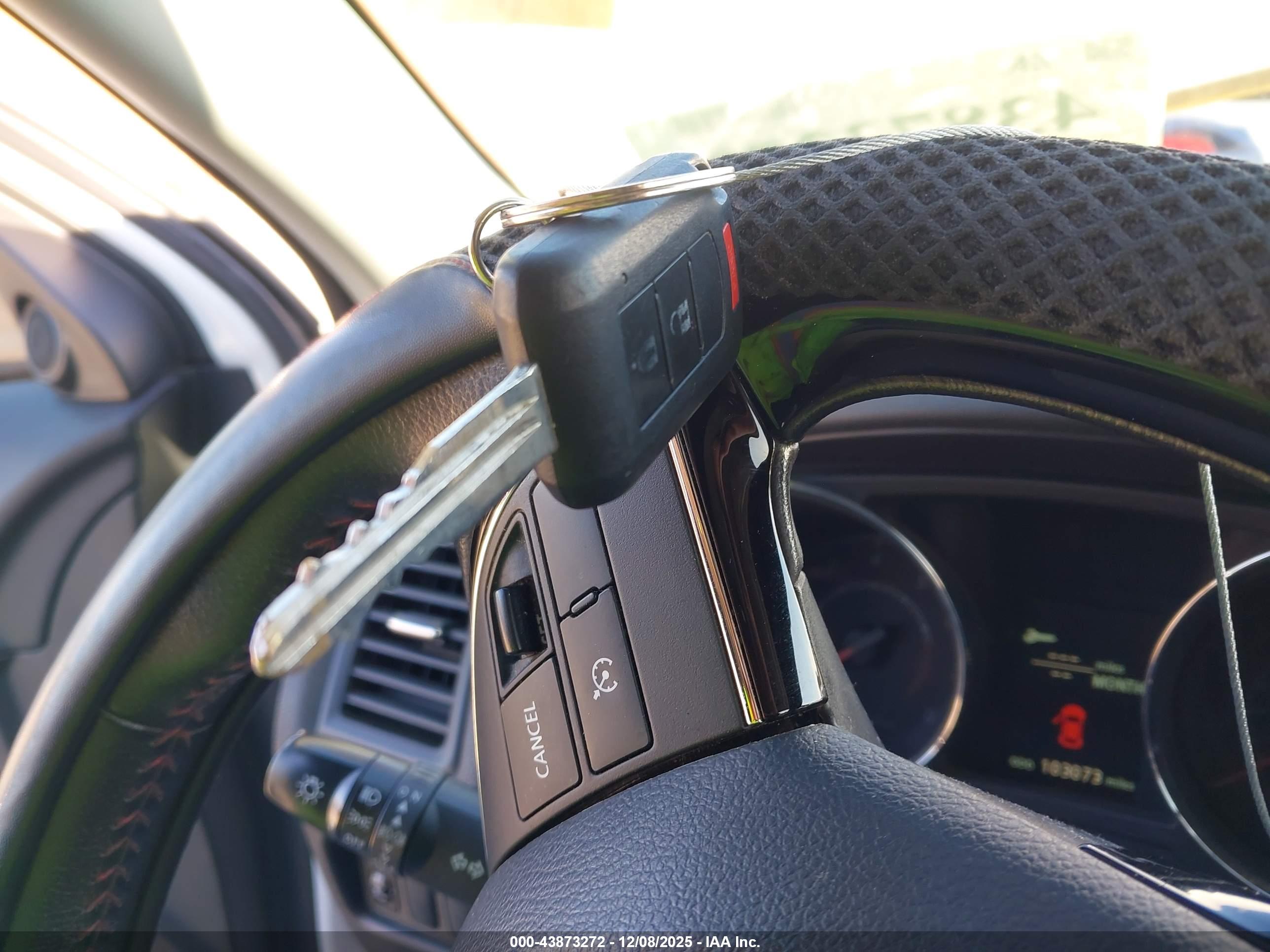 MITSUBISHI OUTLANDER image 11