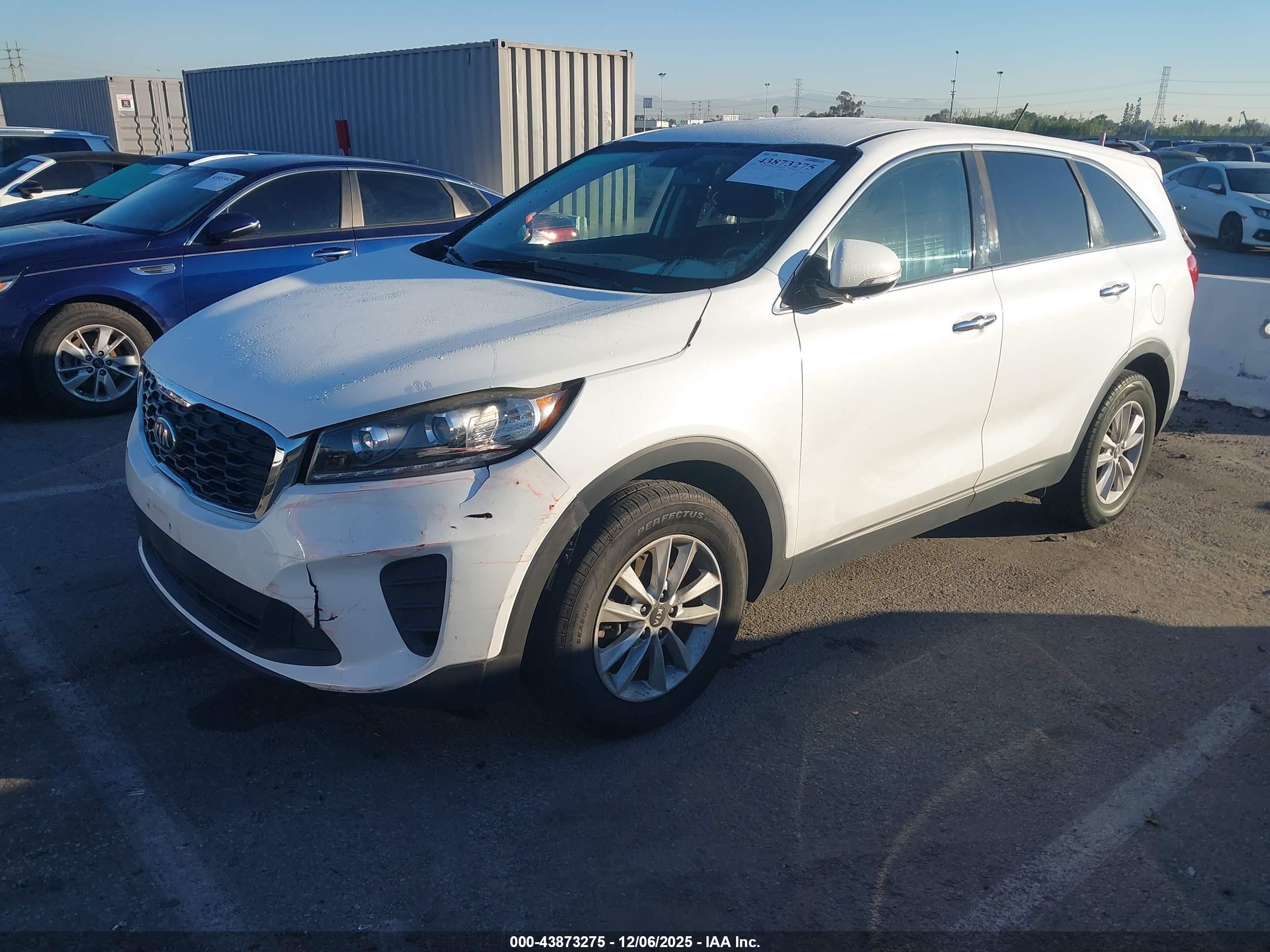 KIA SORENTO image 2
