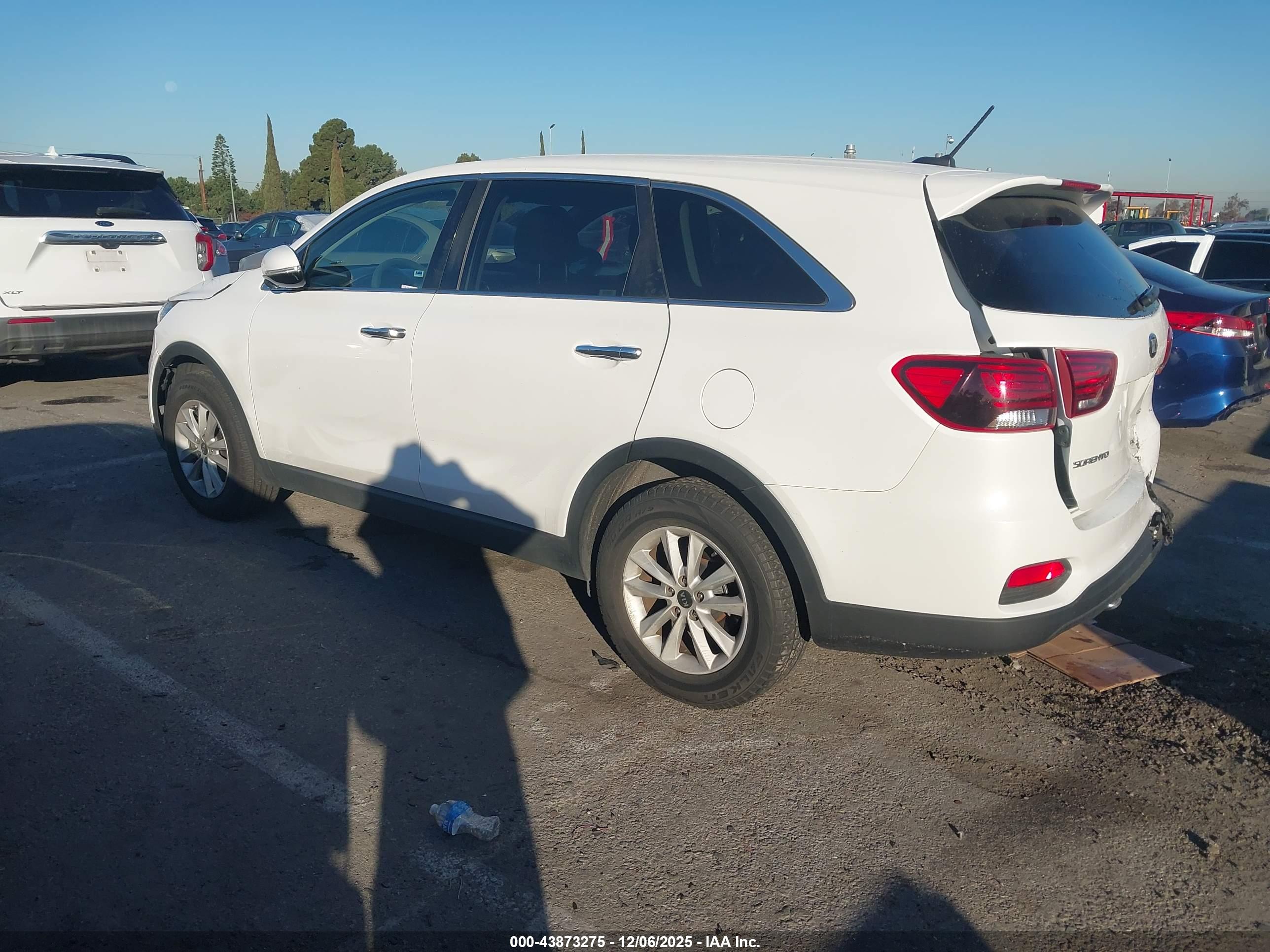 KIA SORENTO image 3