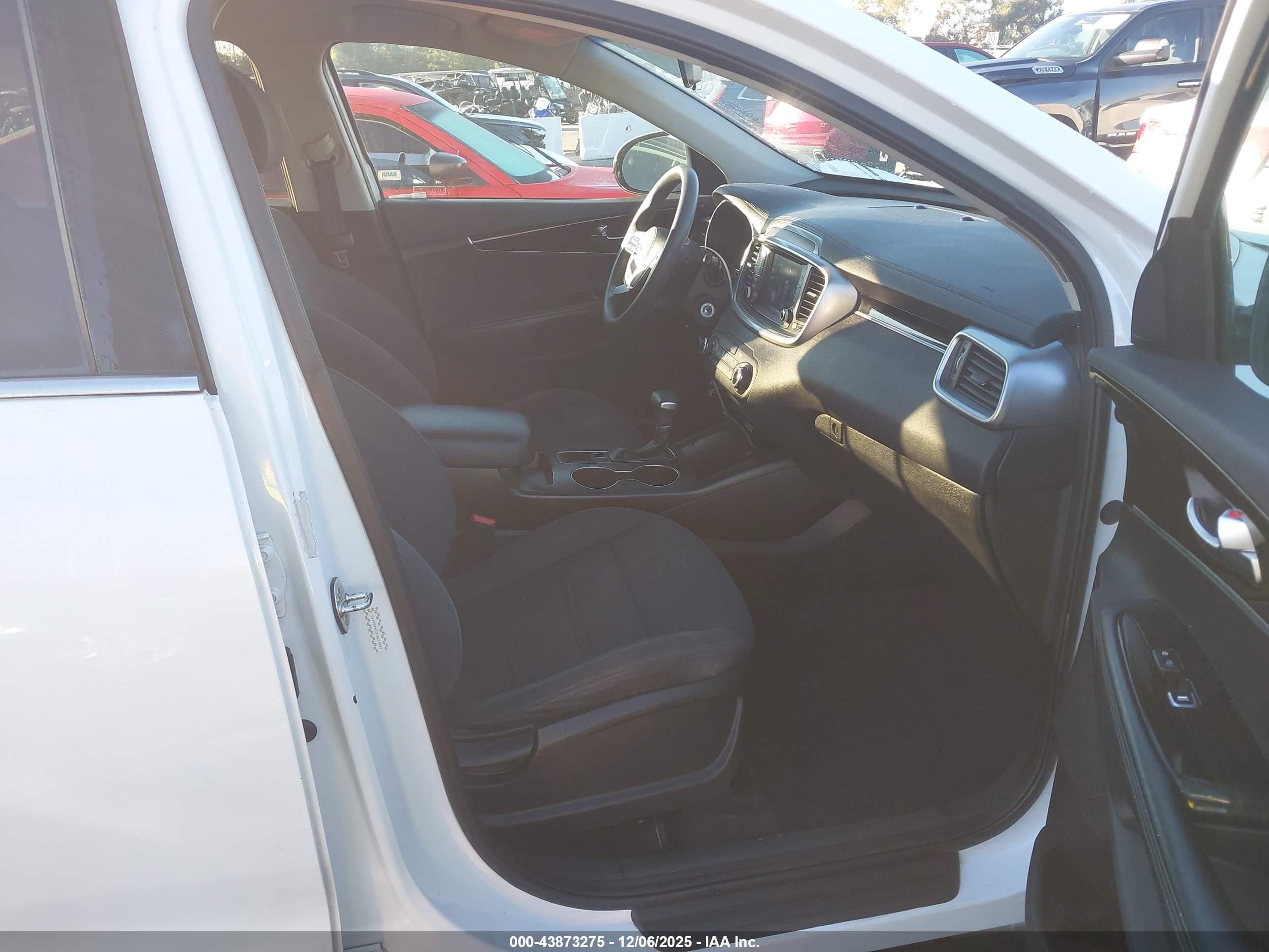 KIA SORENTO image 5
