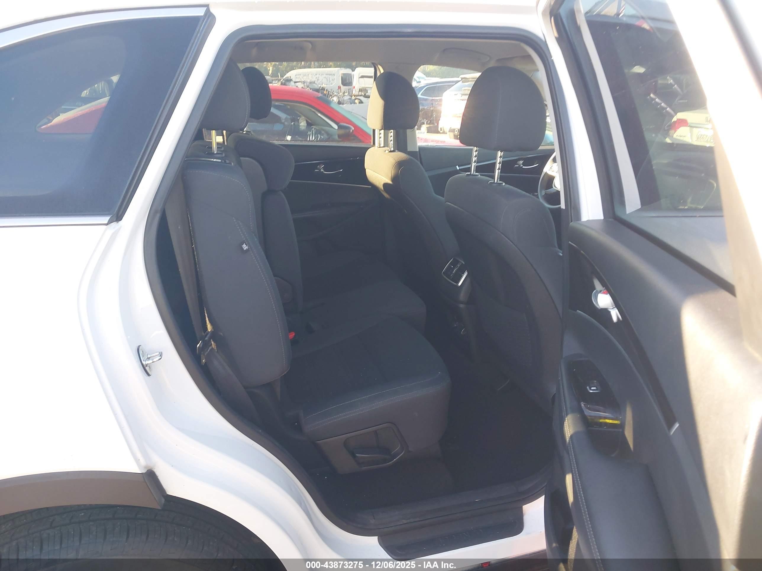 KIA SORENTO image 8