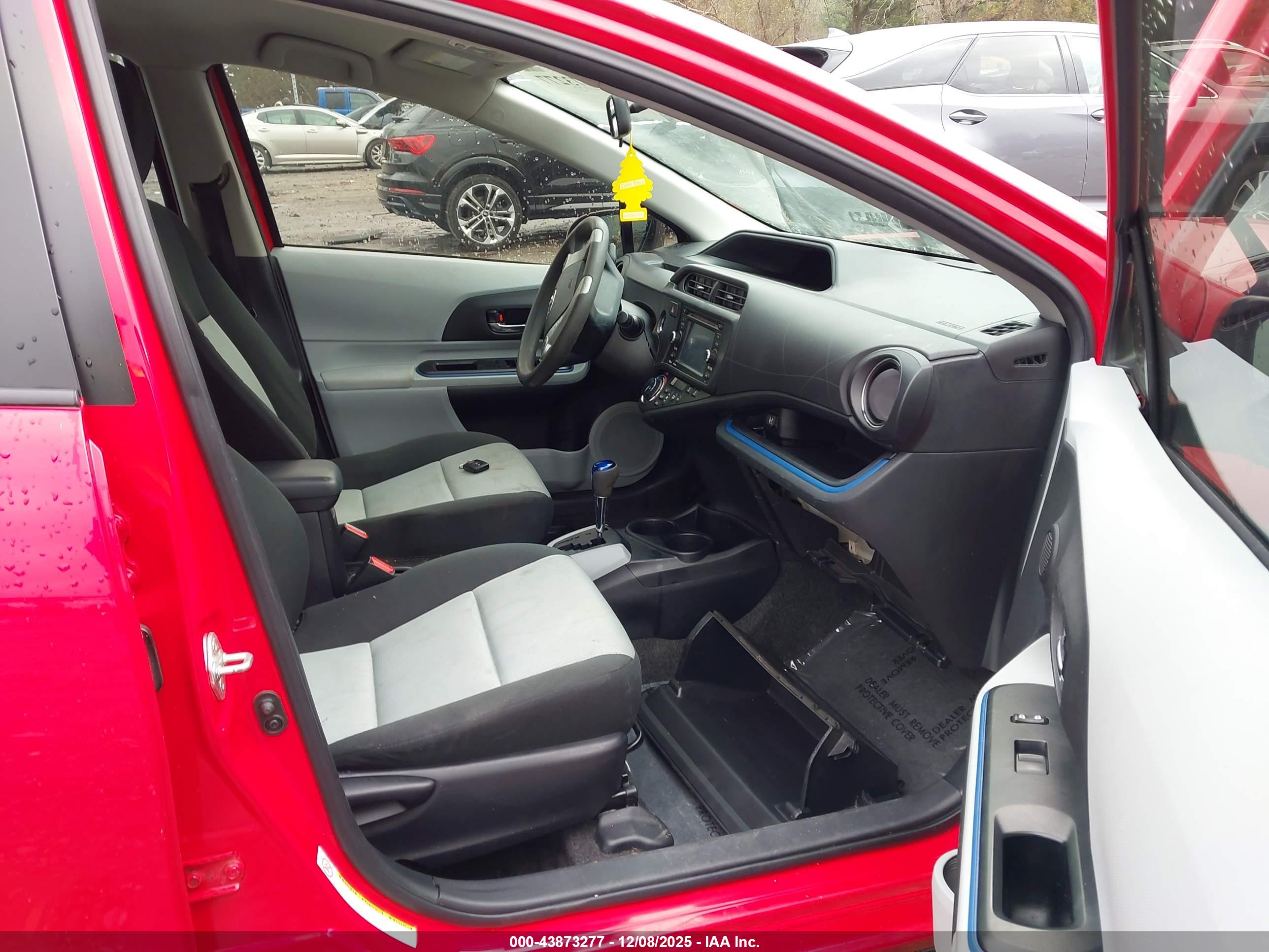TOYOTA PRIUS image 5