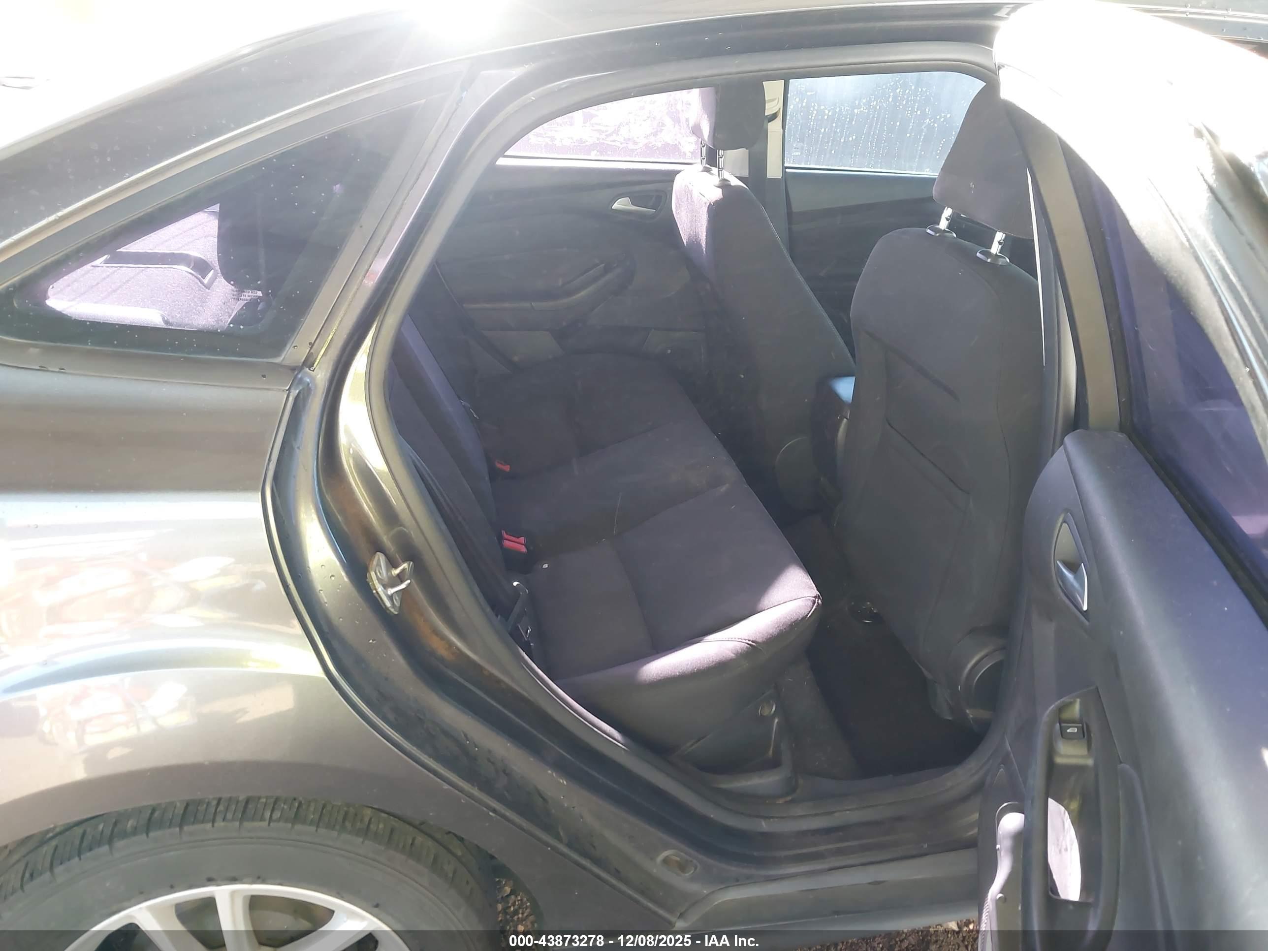 FORD FOCUS image 8