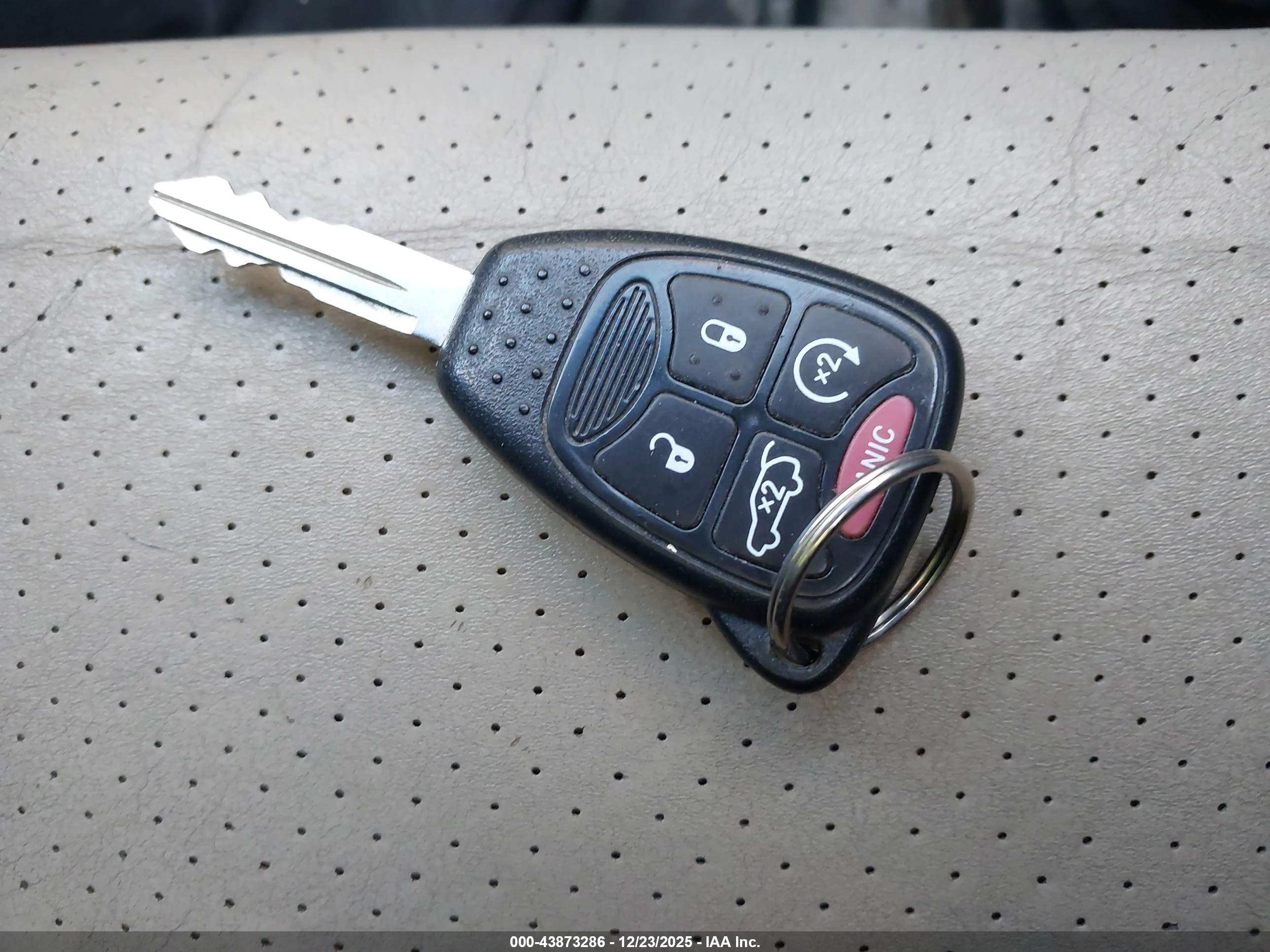 CHRYSLER 200 image 11