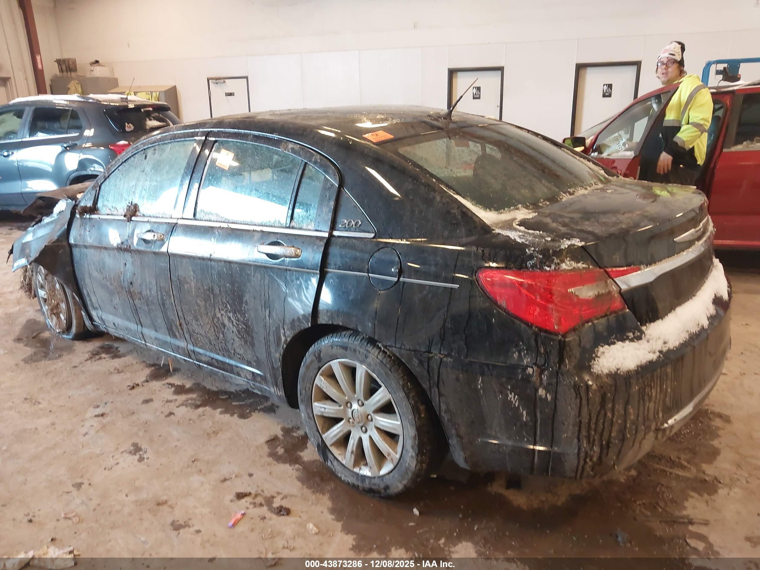 CHRYSLER 200 image 3