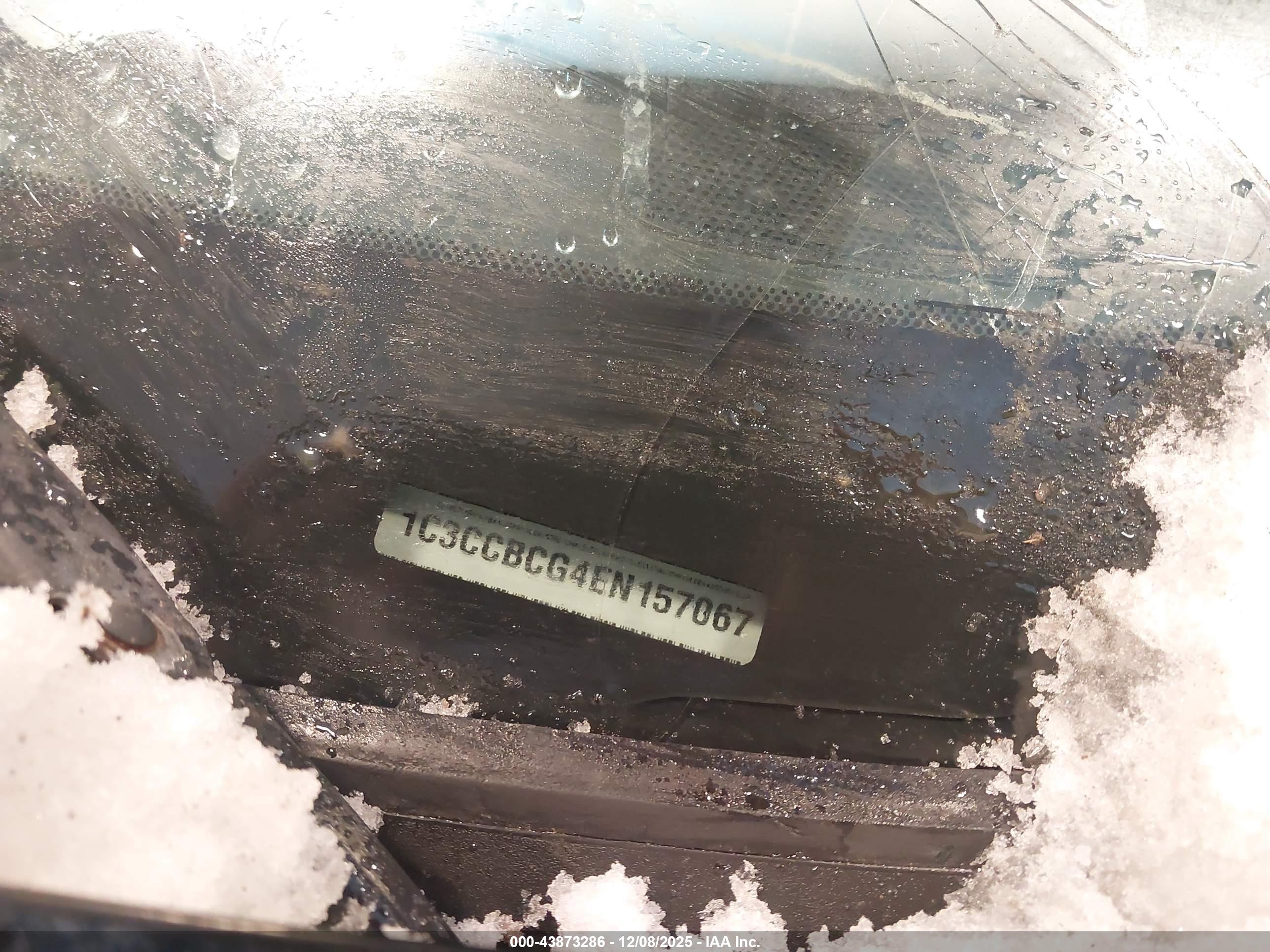CHRYSLER 200 image 9