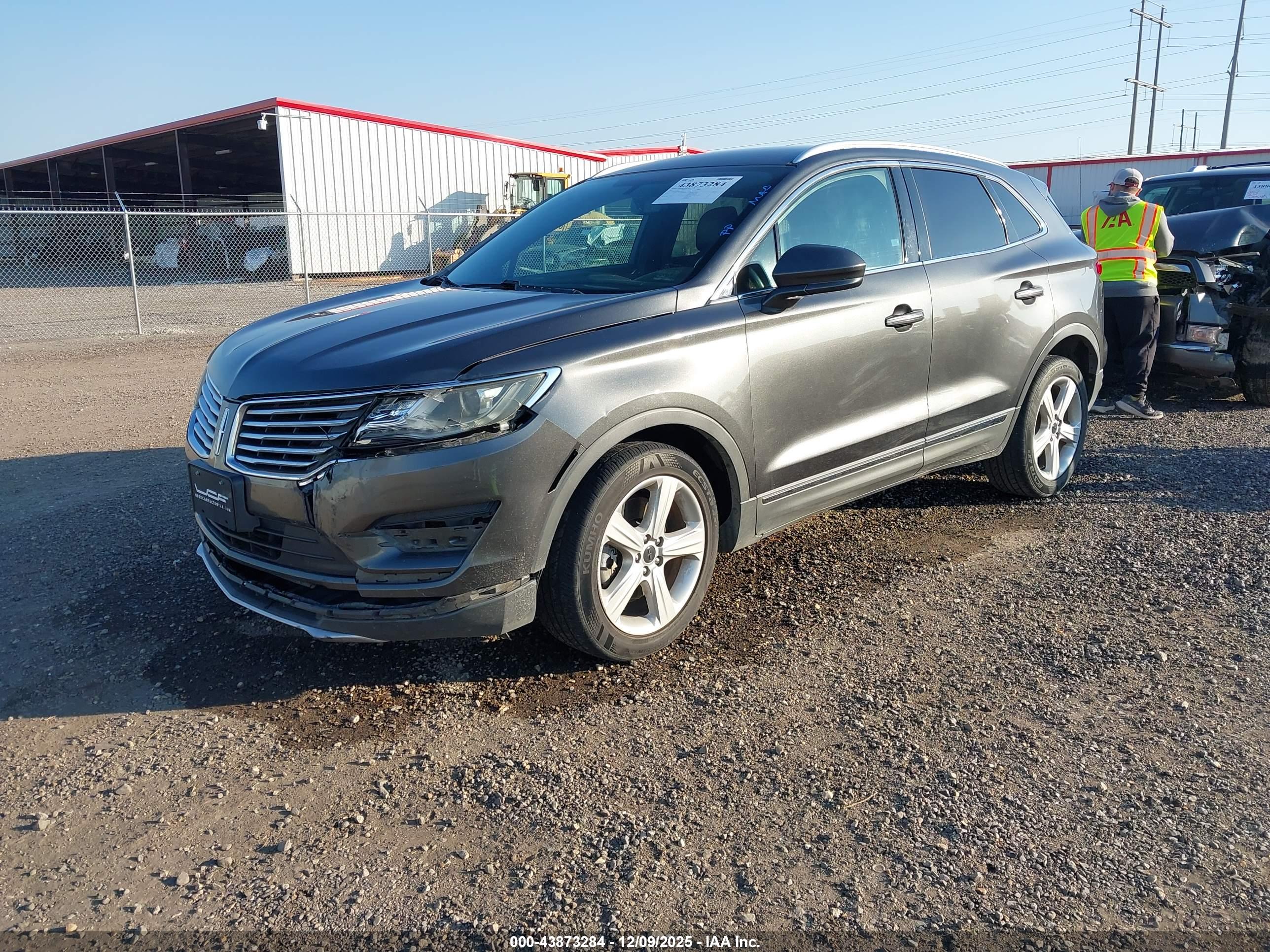 LINCOLN MKC image 2