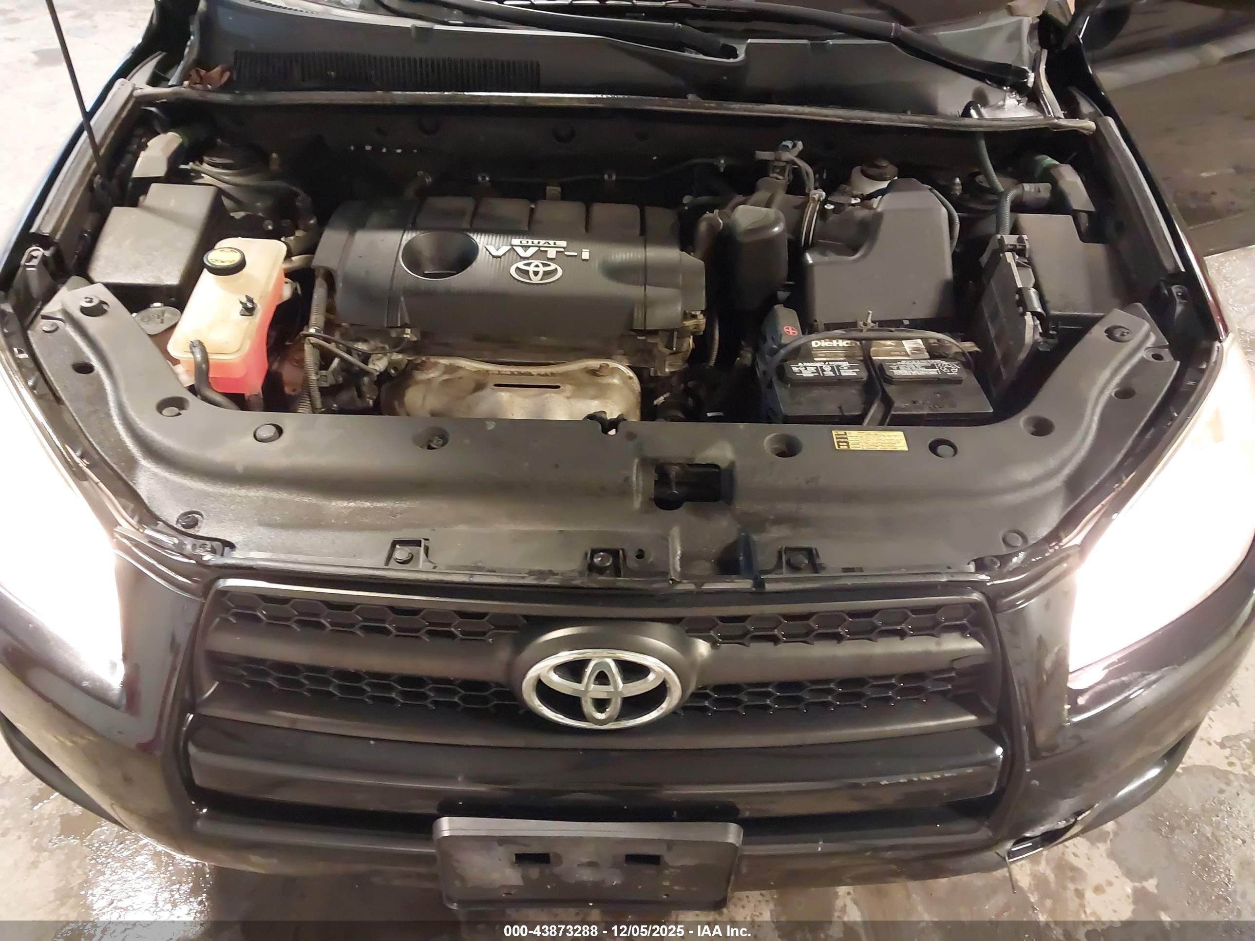 TOYOTA RAV4 image 10