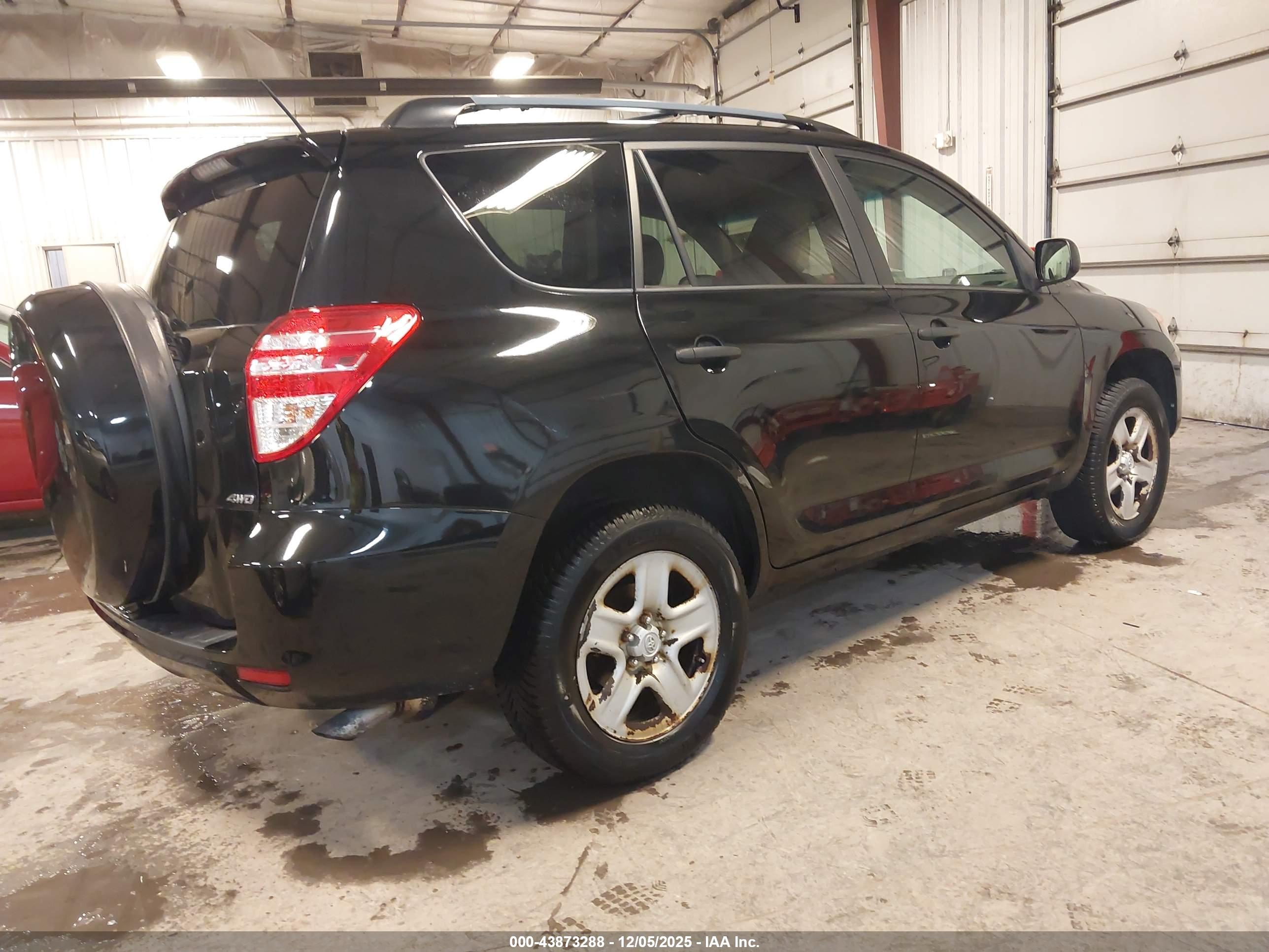 TOYOTA RAV4 image 4
