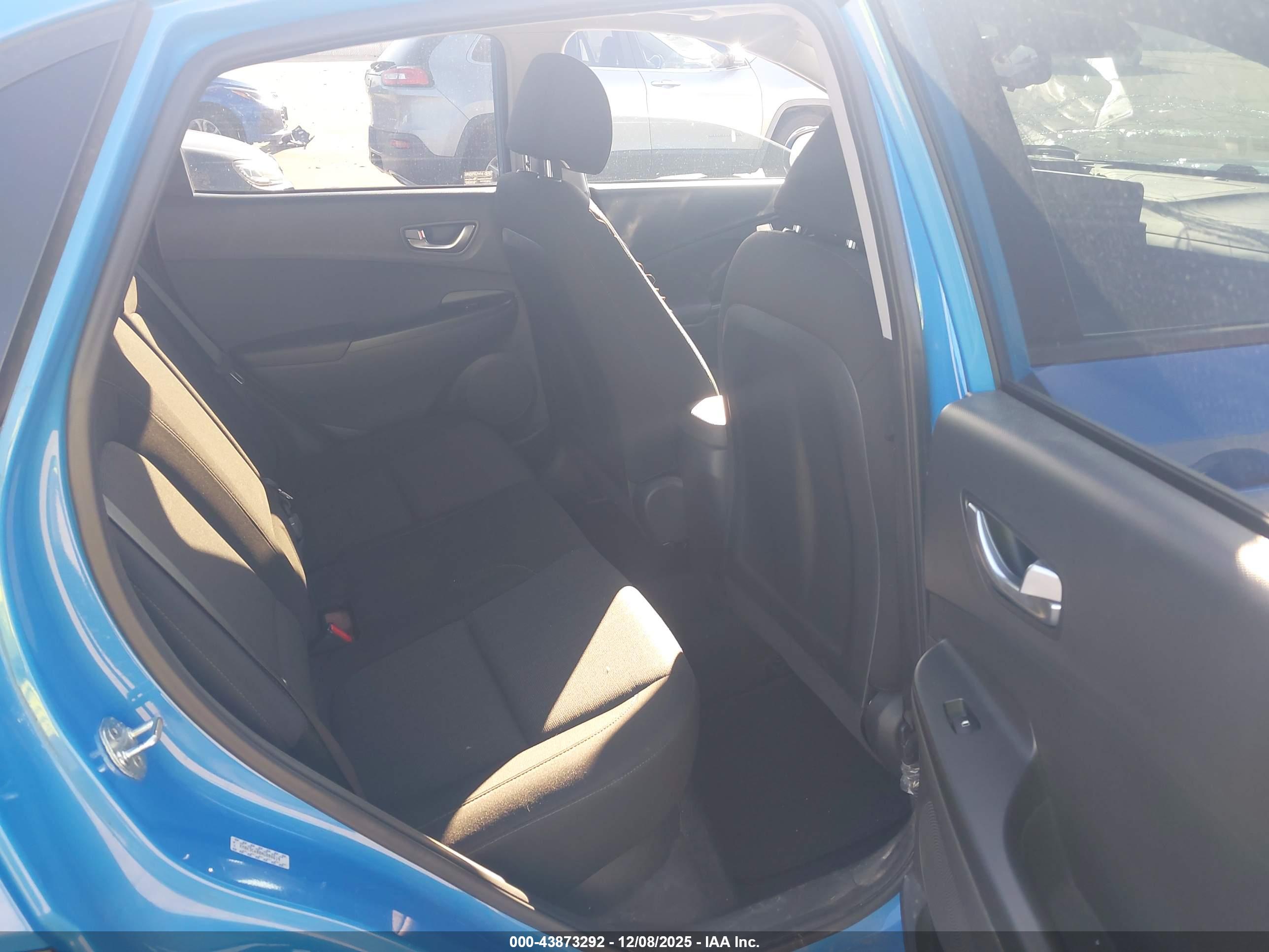 HYUNDAI KONA image 8