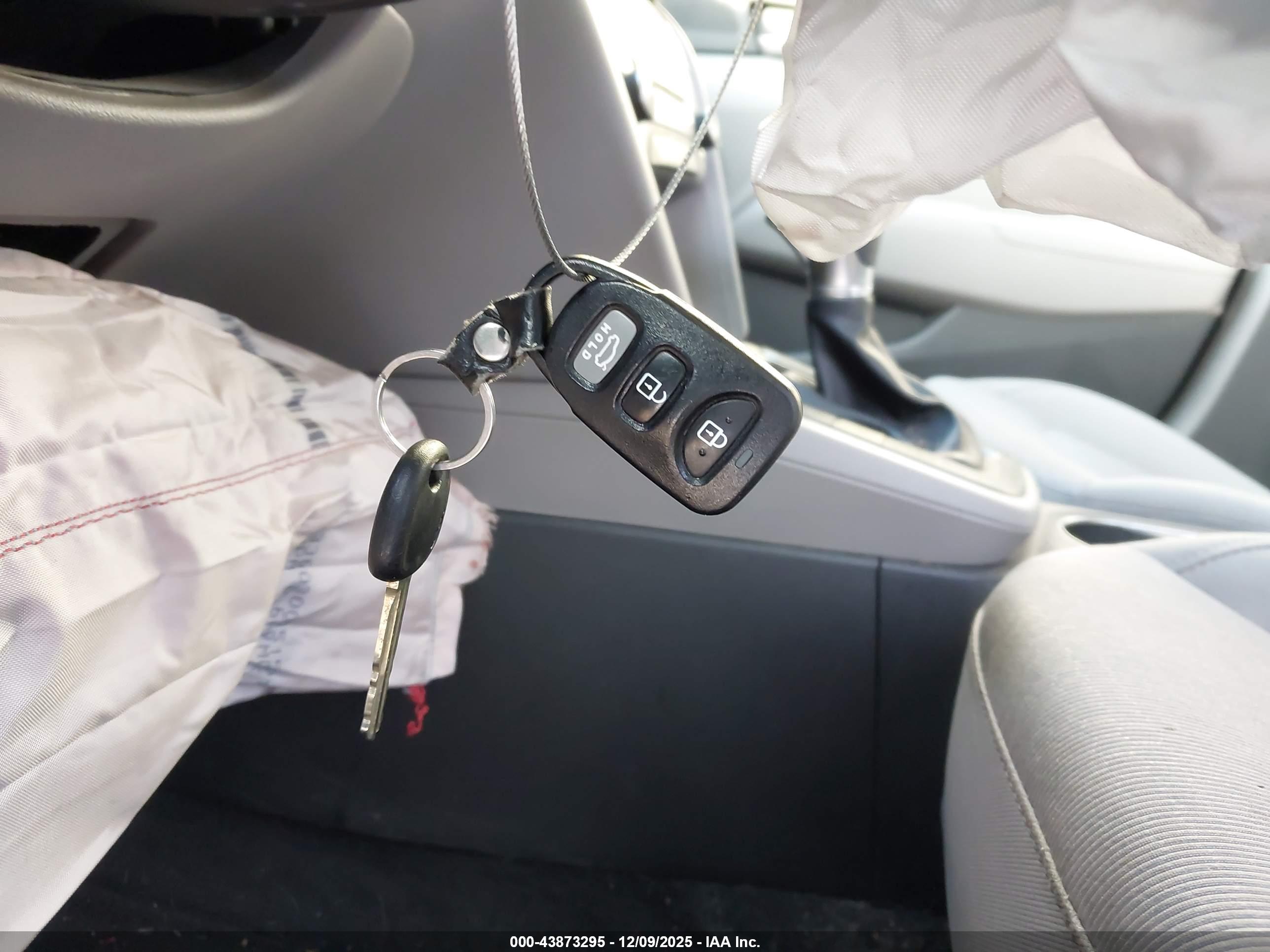 HYUNDAI ELANTRA image 11