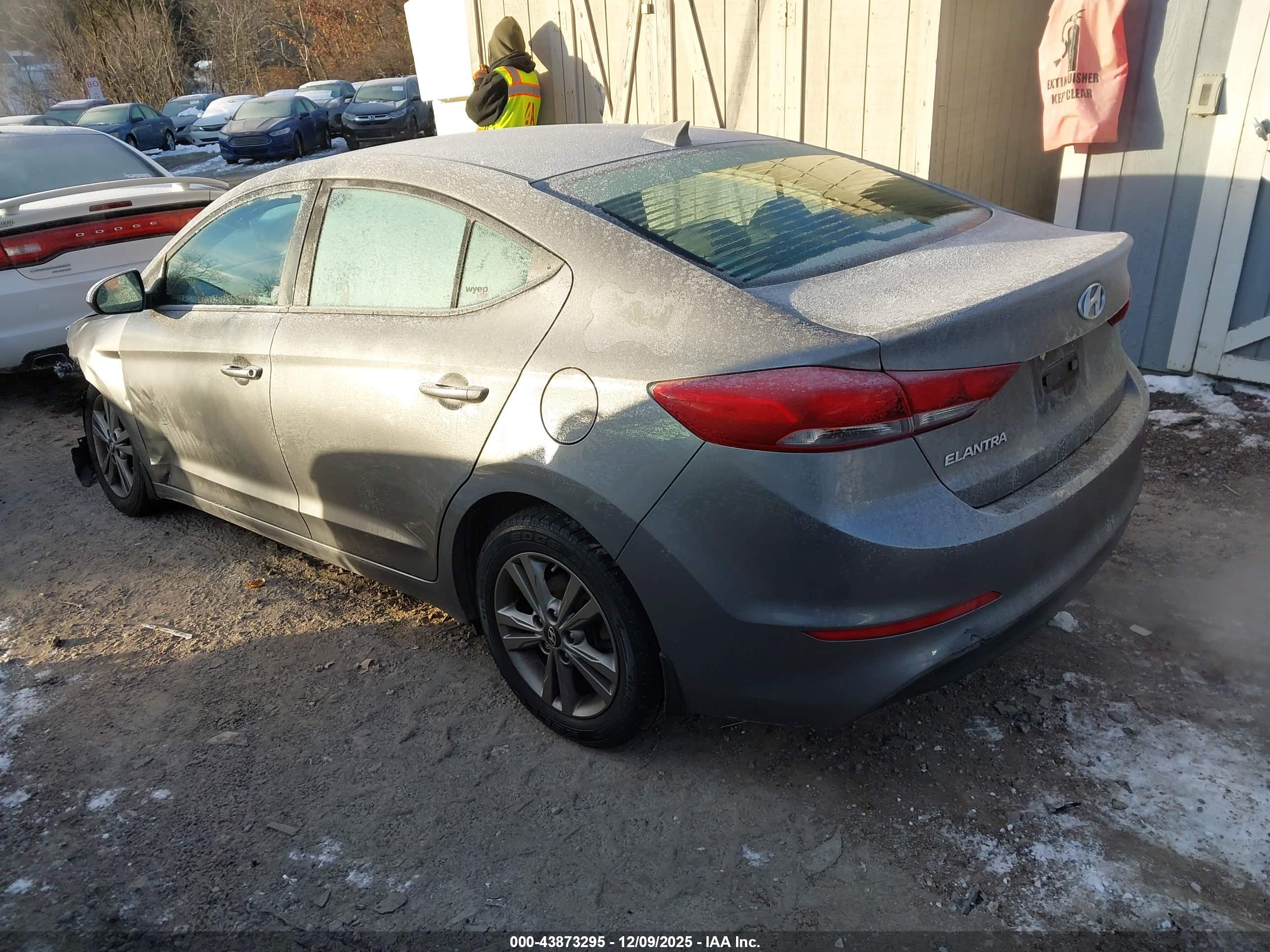 HYUNDAI ELANTRA image 3