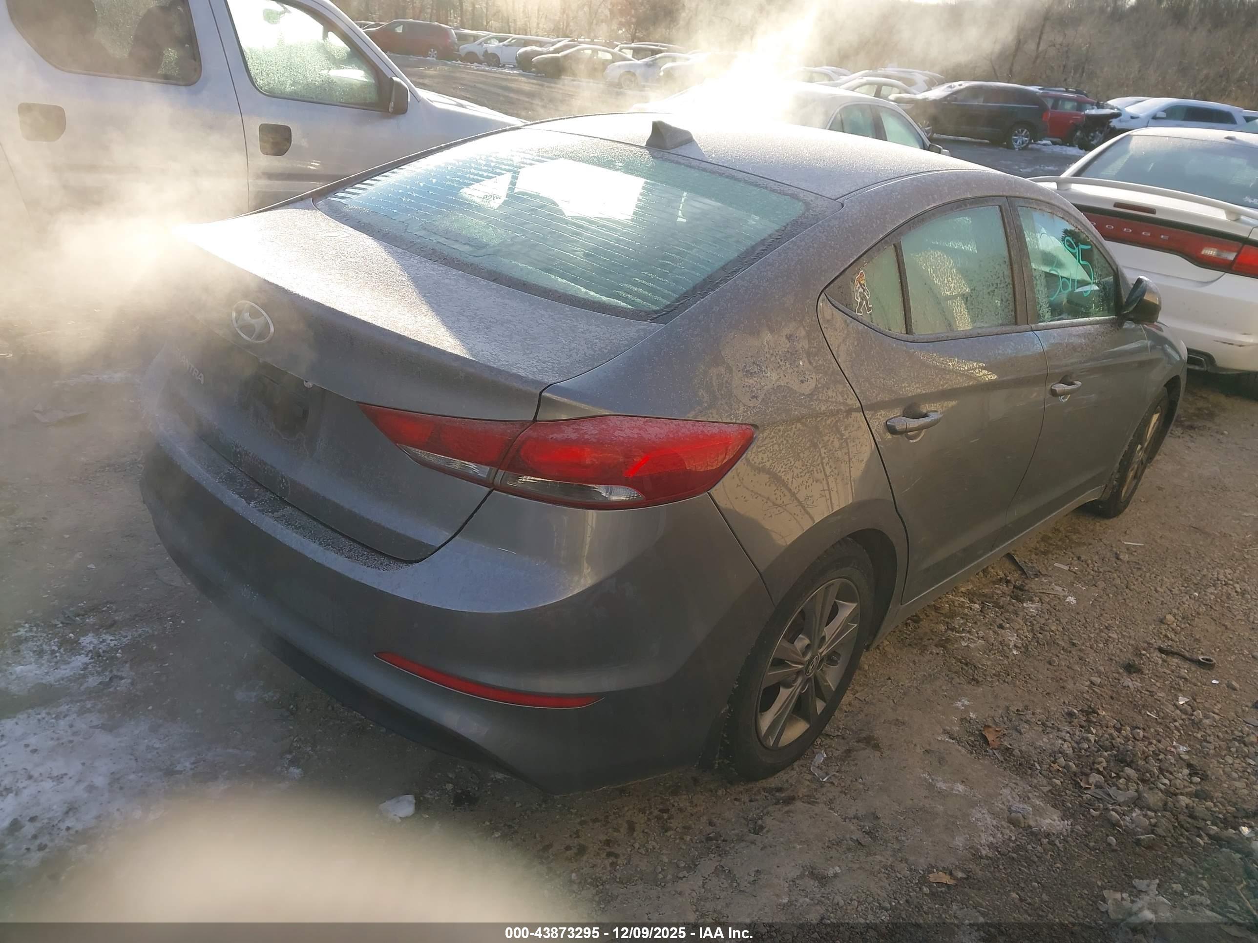 HYUNDAI ELANTRA image 4