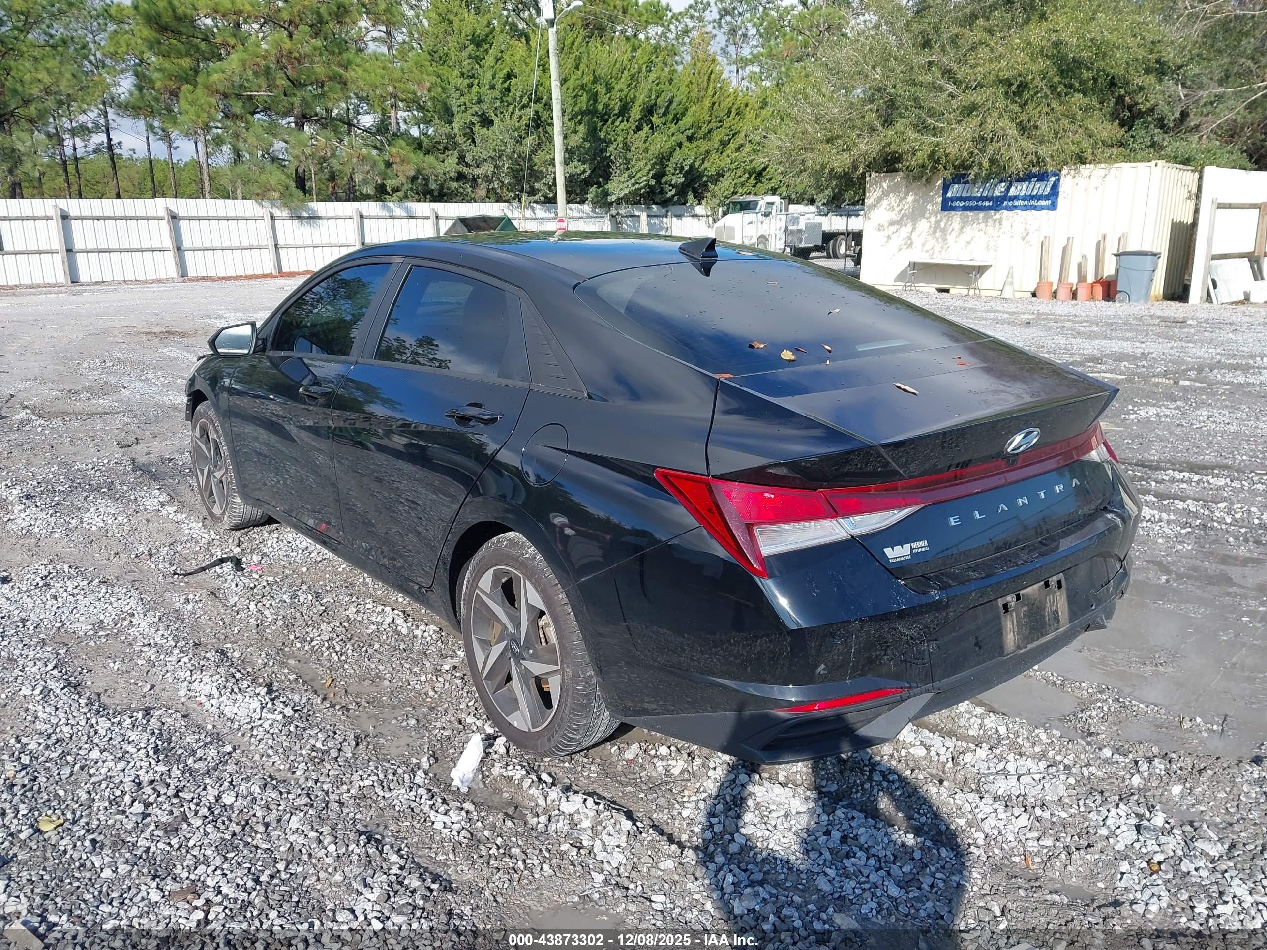 HYUNDAI ELANTRA image 3