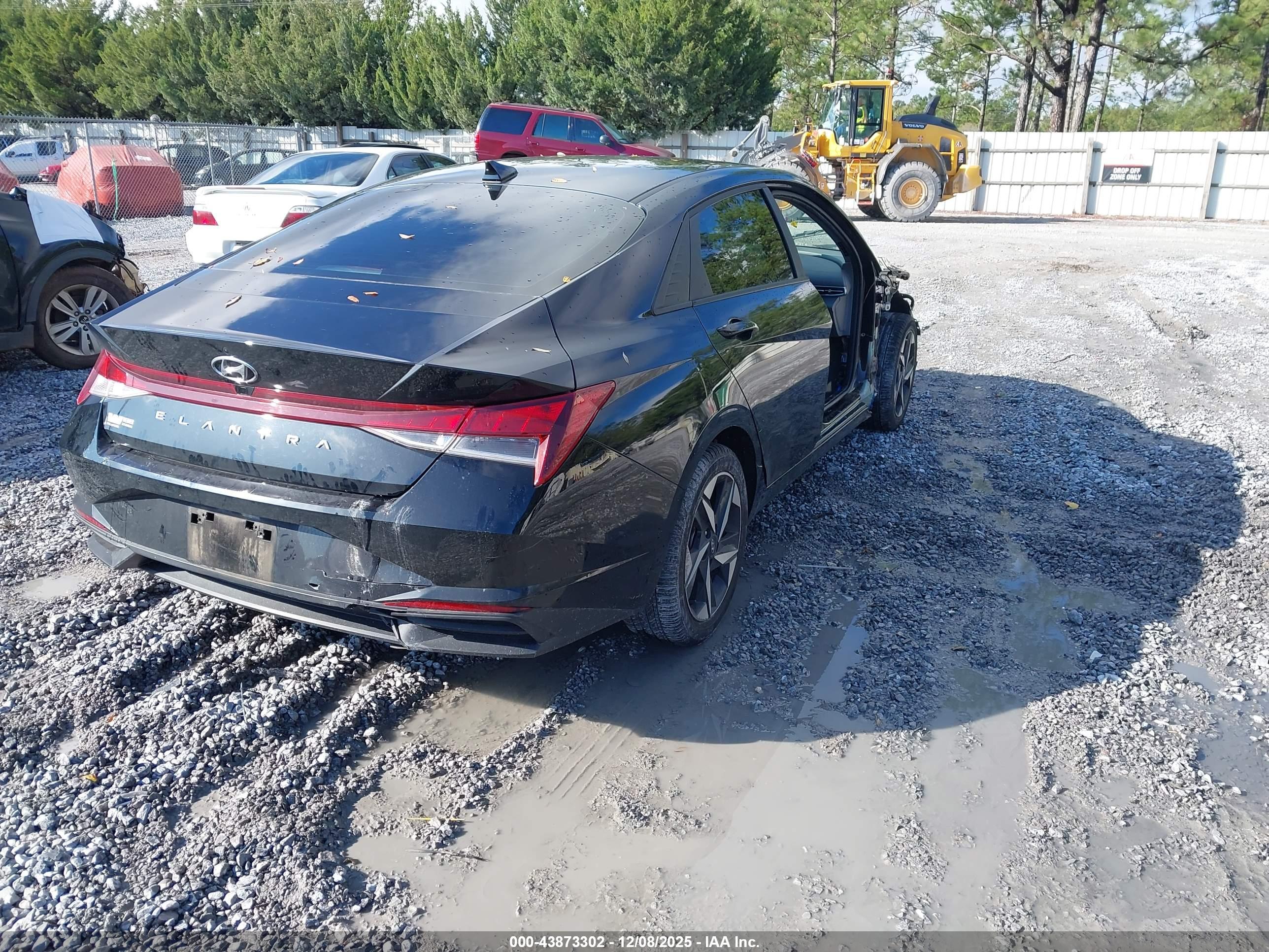HYUNDAI ELANTRA image 4