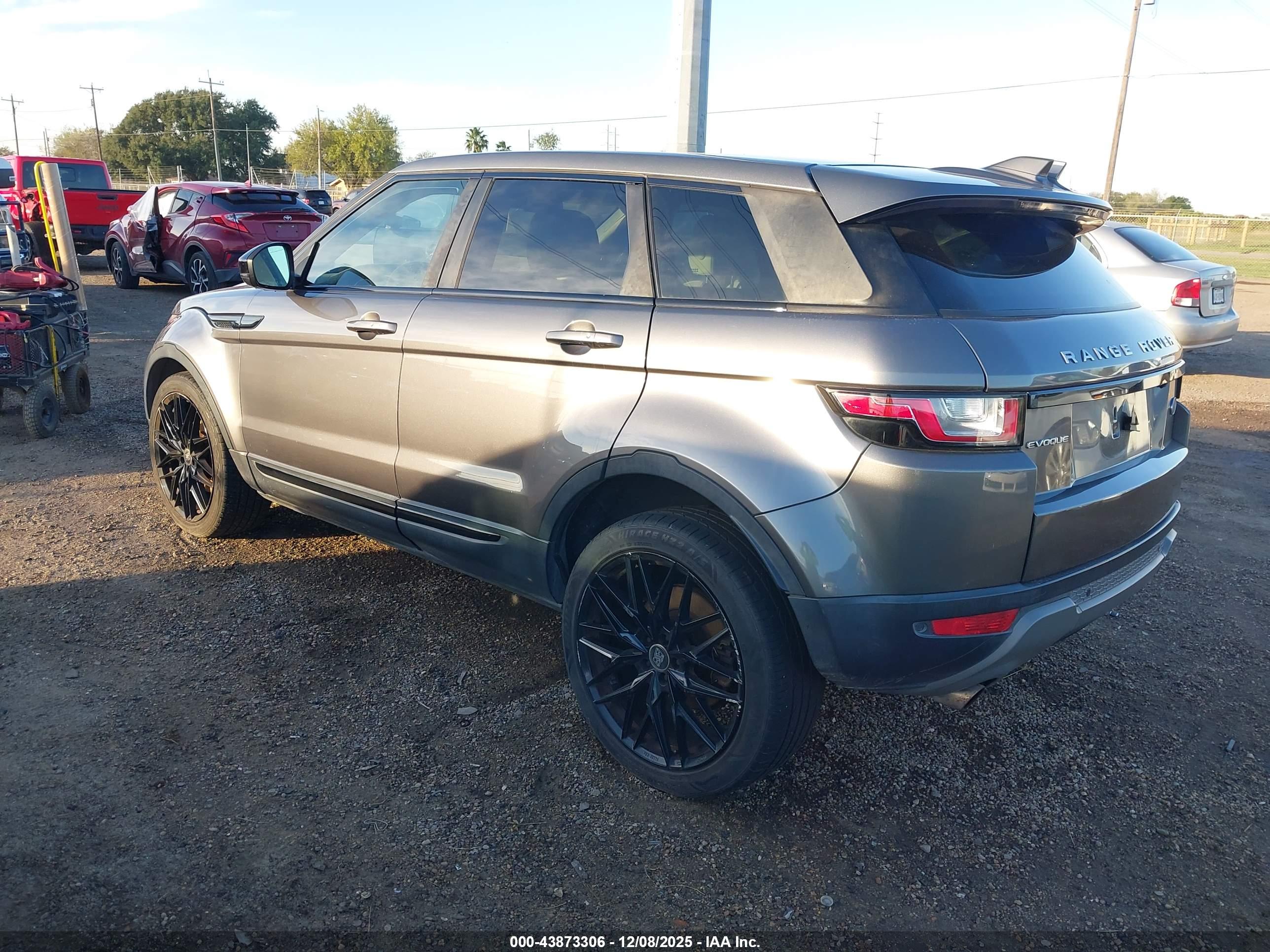 LAND ROVER image 3