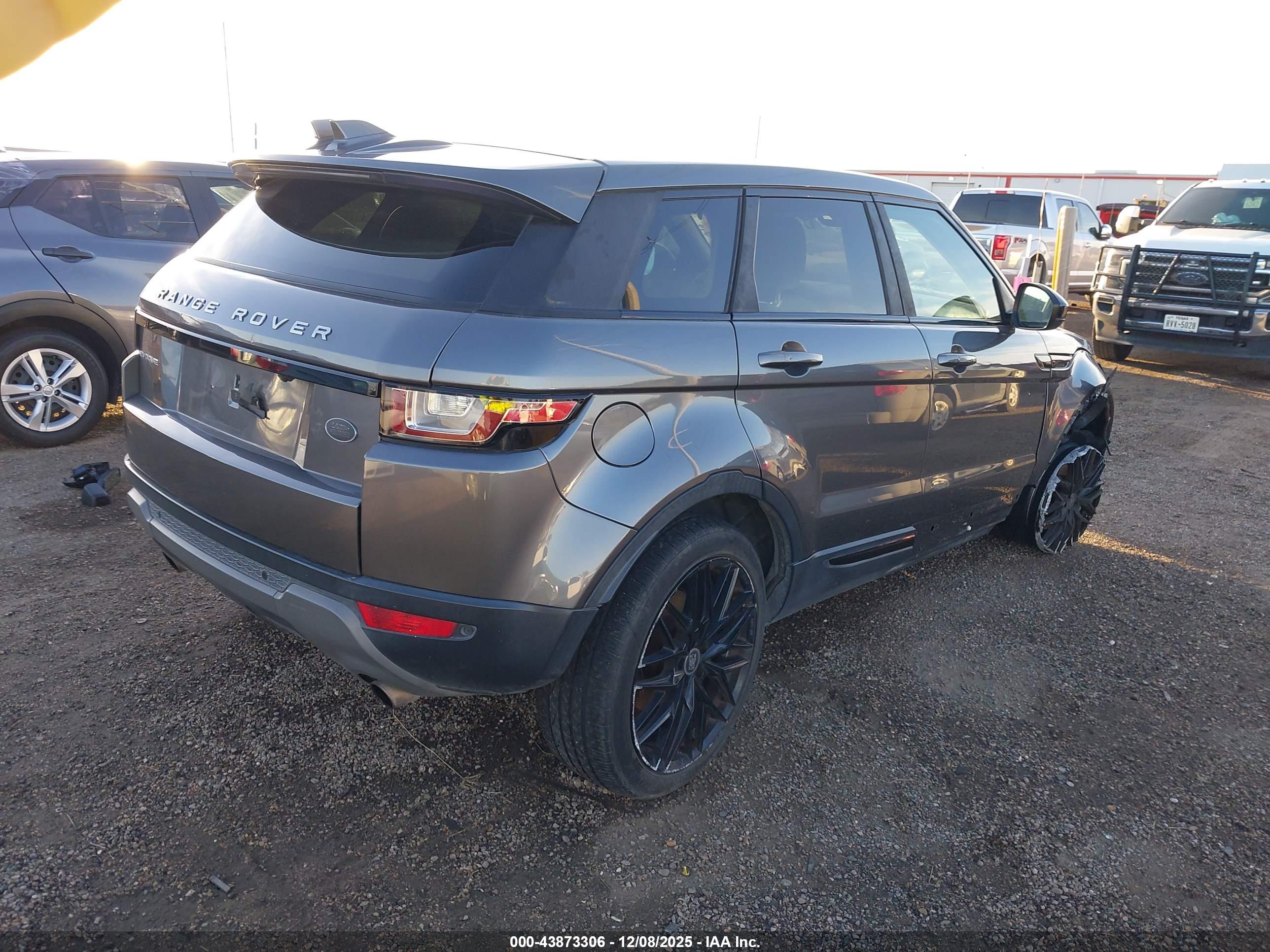 LAND ROVER image 4