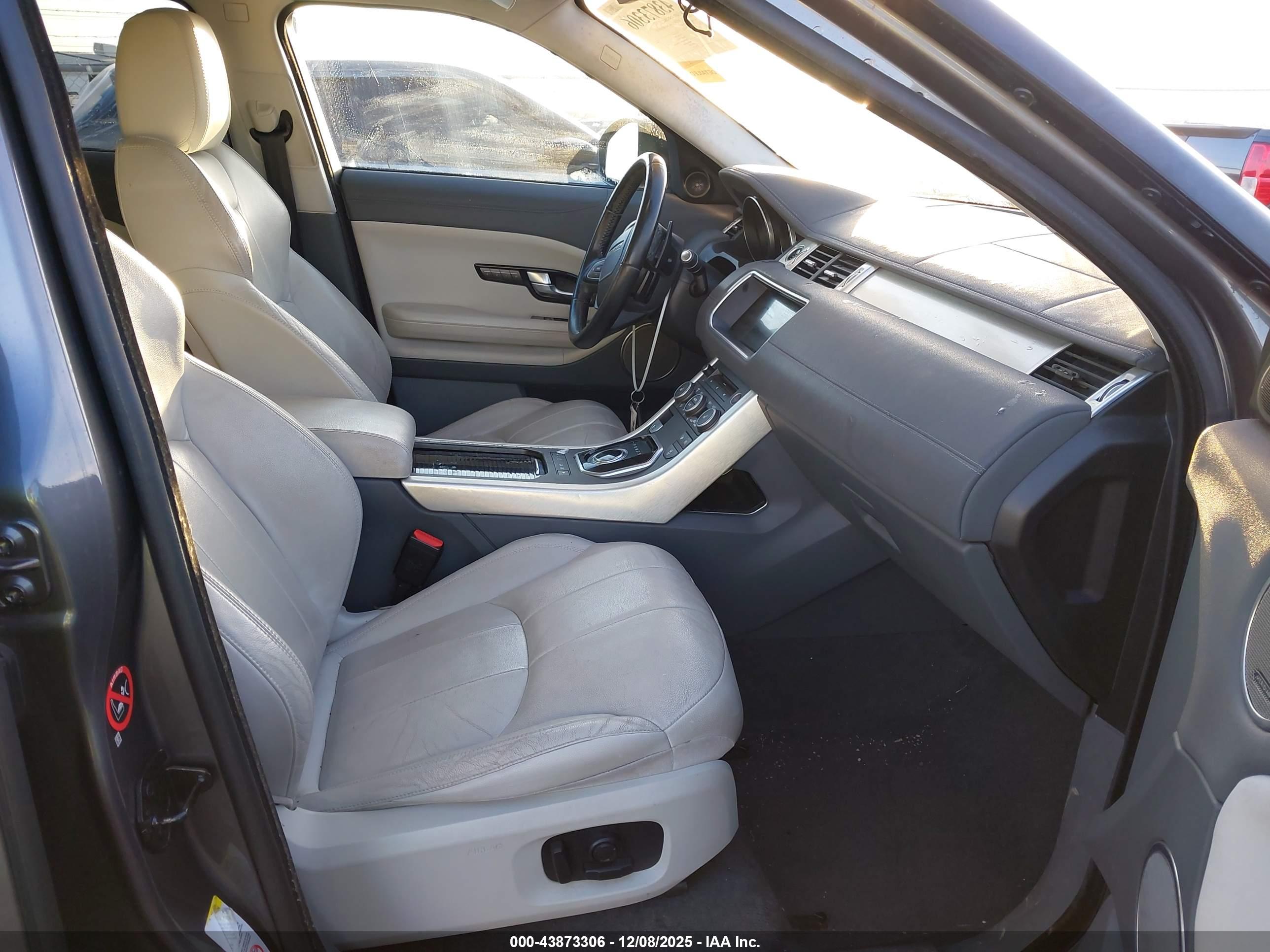 LAND ROVER image 5
