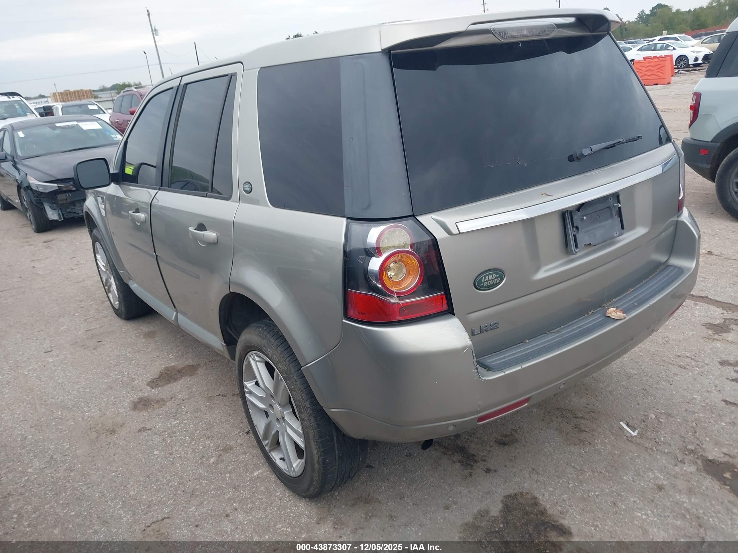 LAND ROVER image 3
