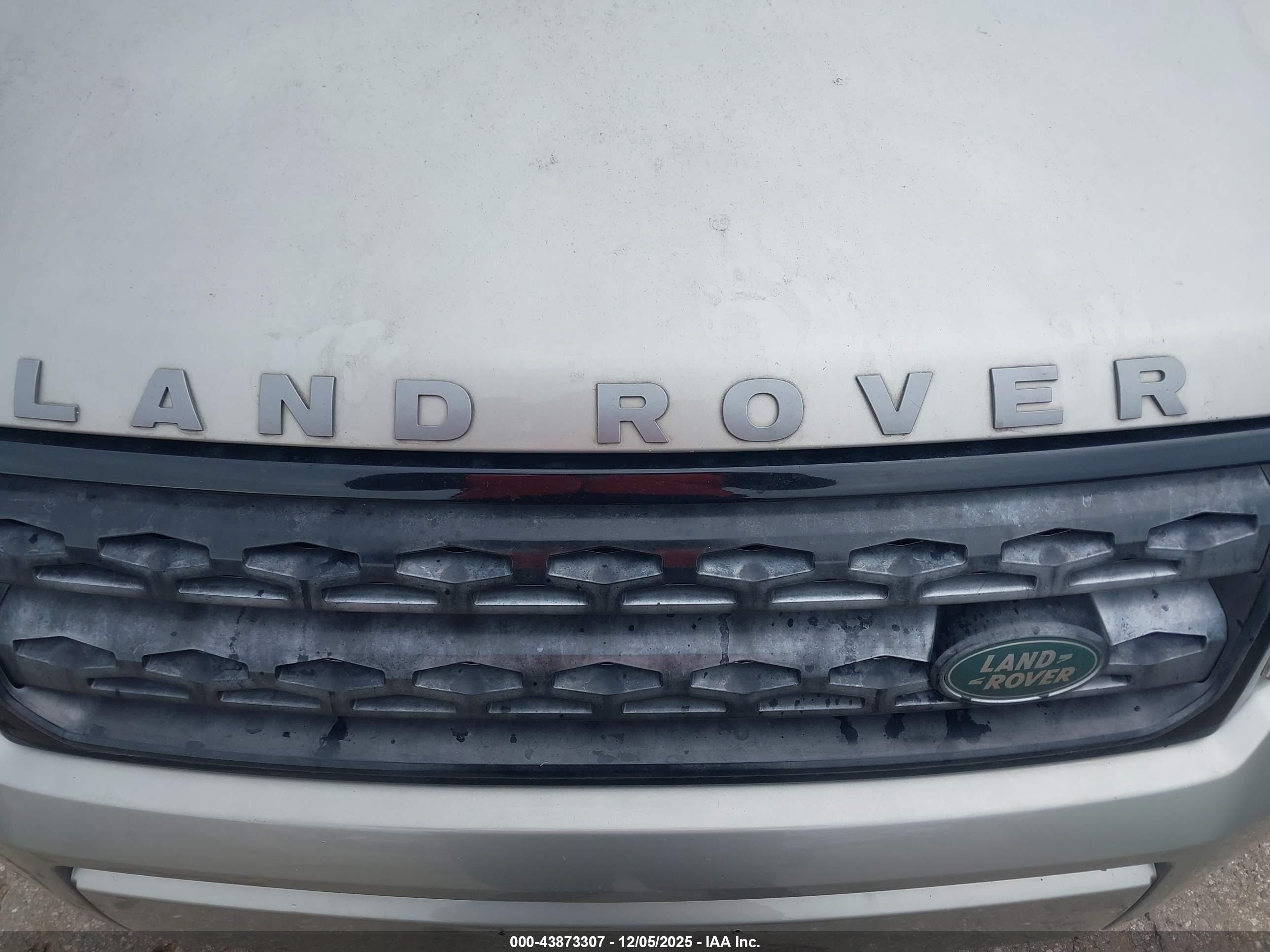 LAND ROVER image 6