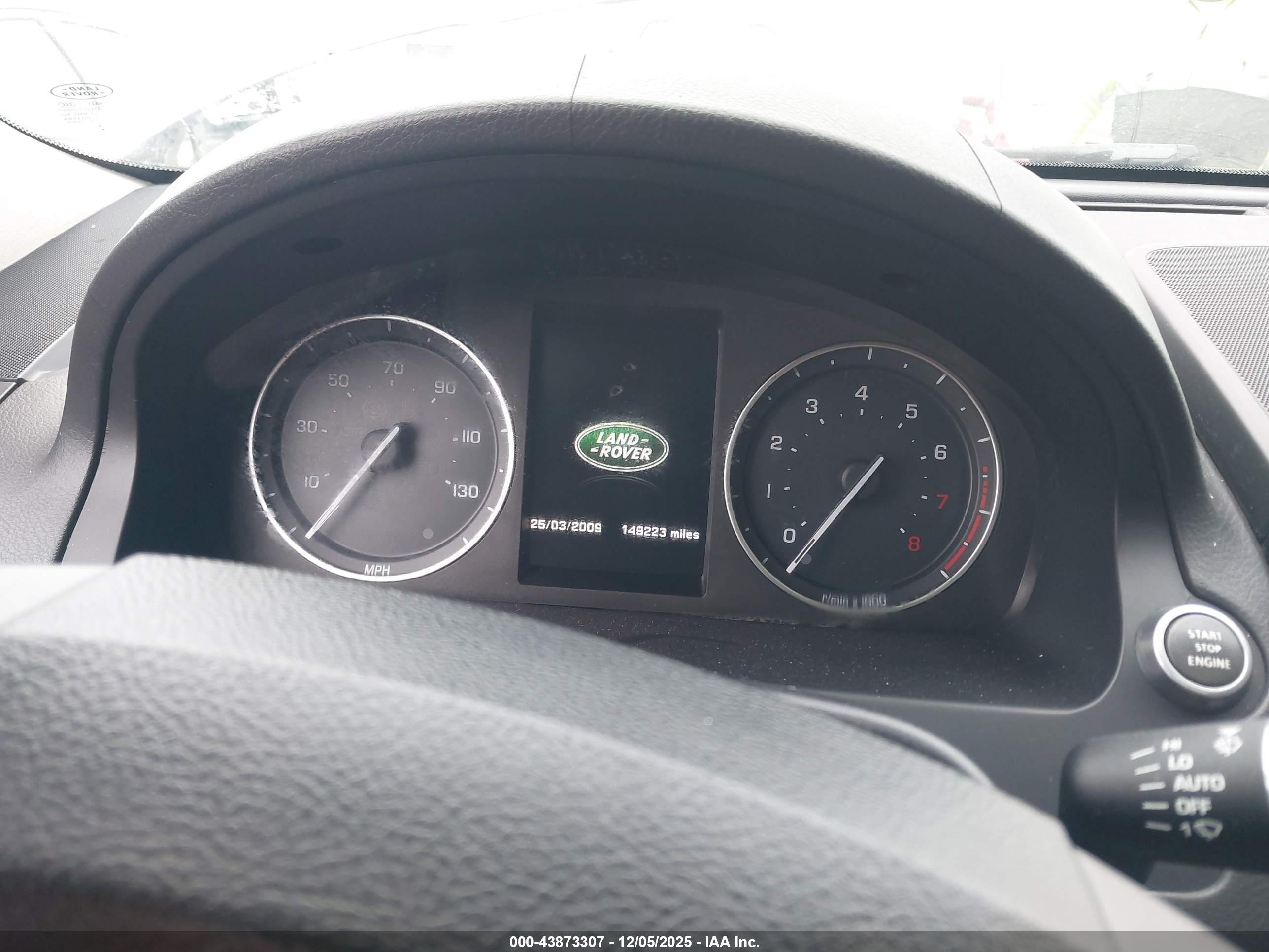 LAND ROVER image 7