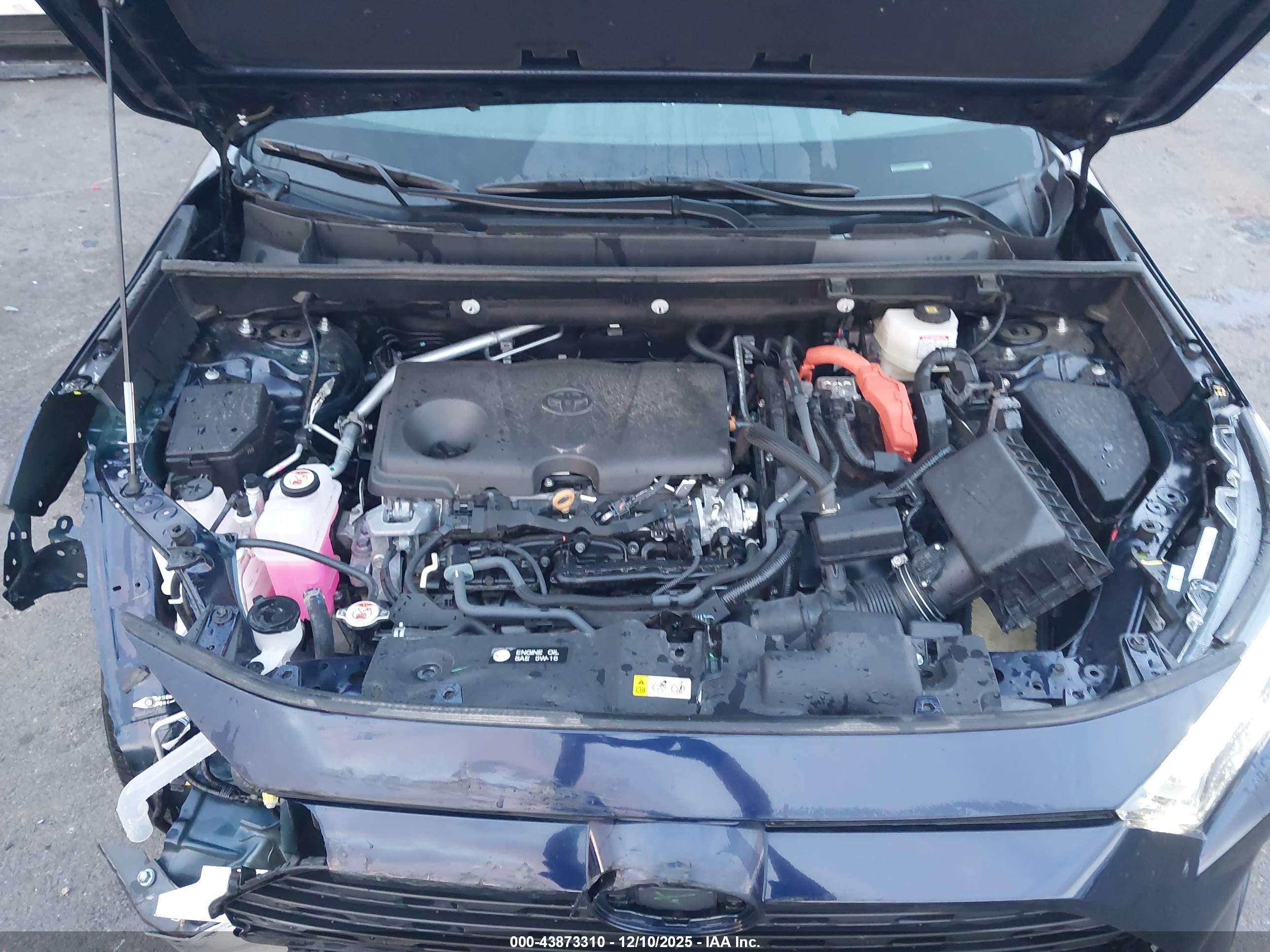 TOYOTA RAV4 image 10