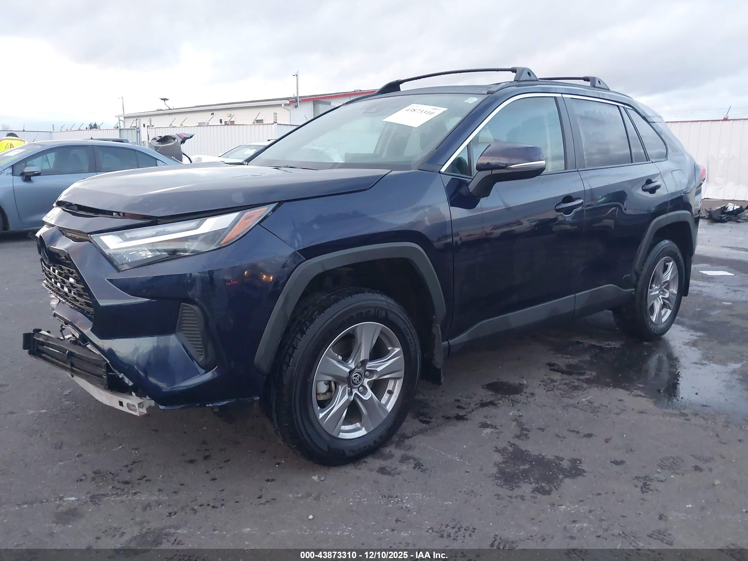 TOYOTA RAV4 image 2