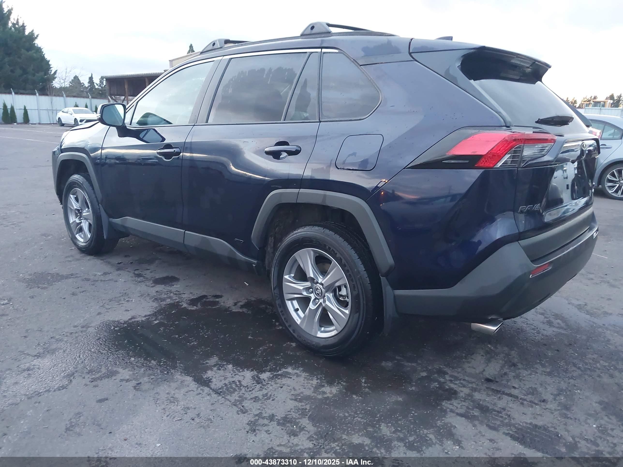 TOYOTA RAV4 image 3