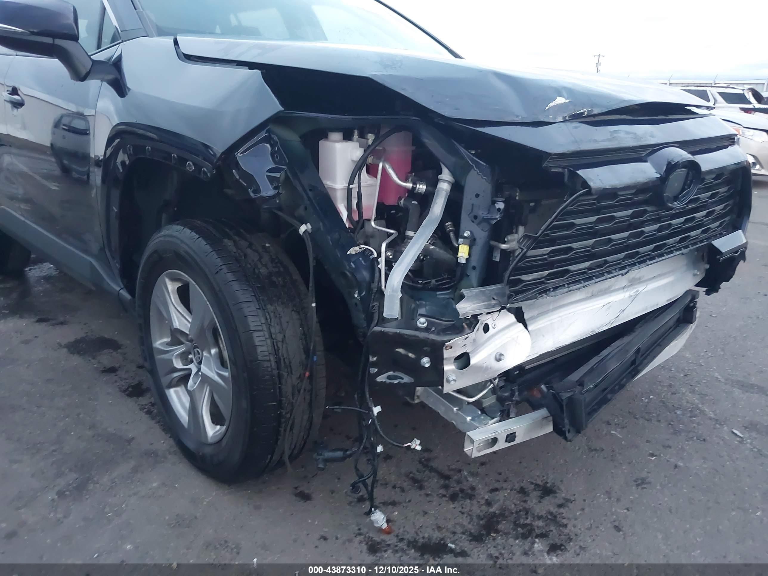 TOYOTA RAV4 image 6