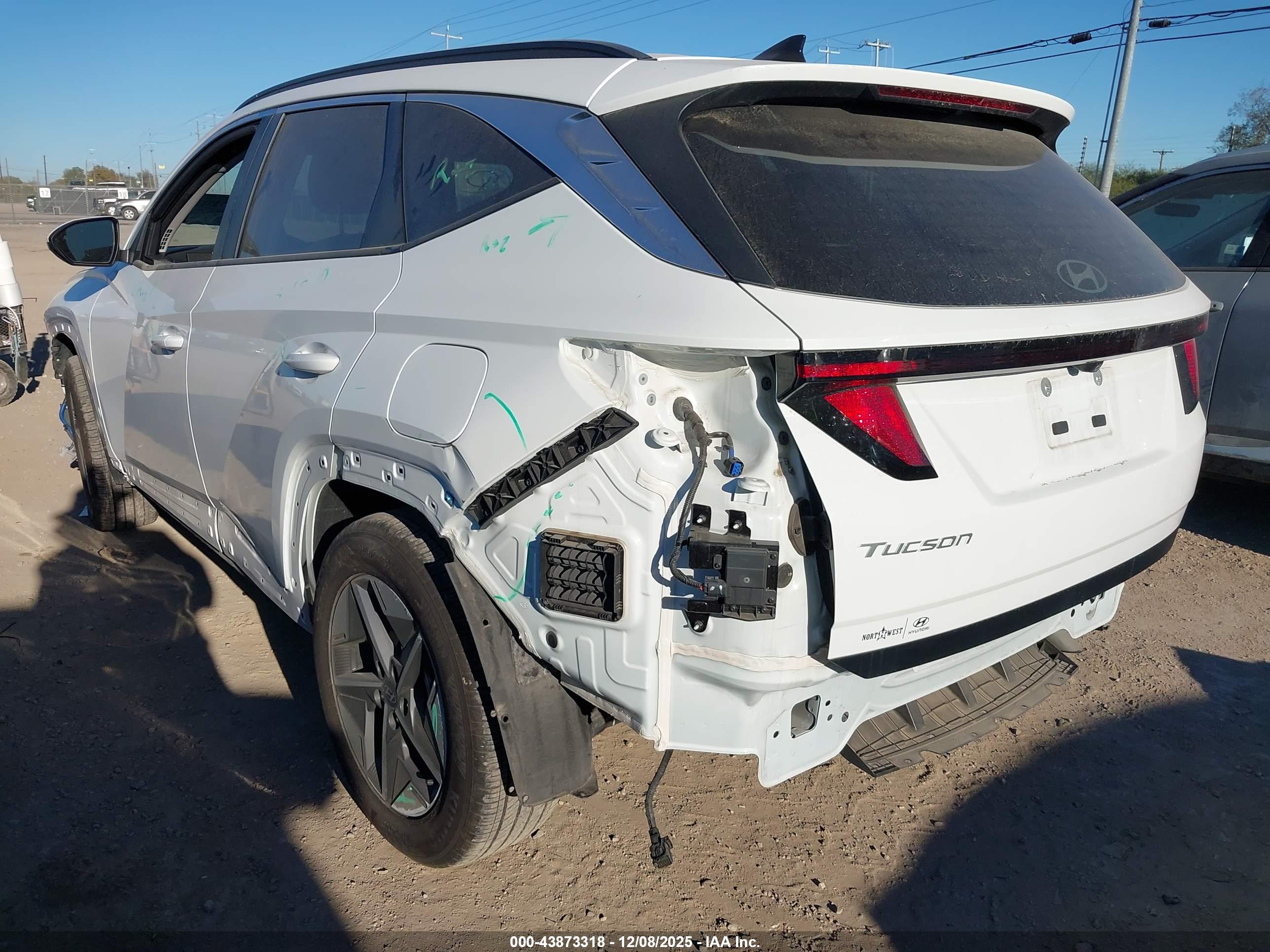HYUNDAI TUCSON image 3