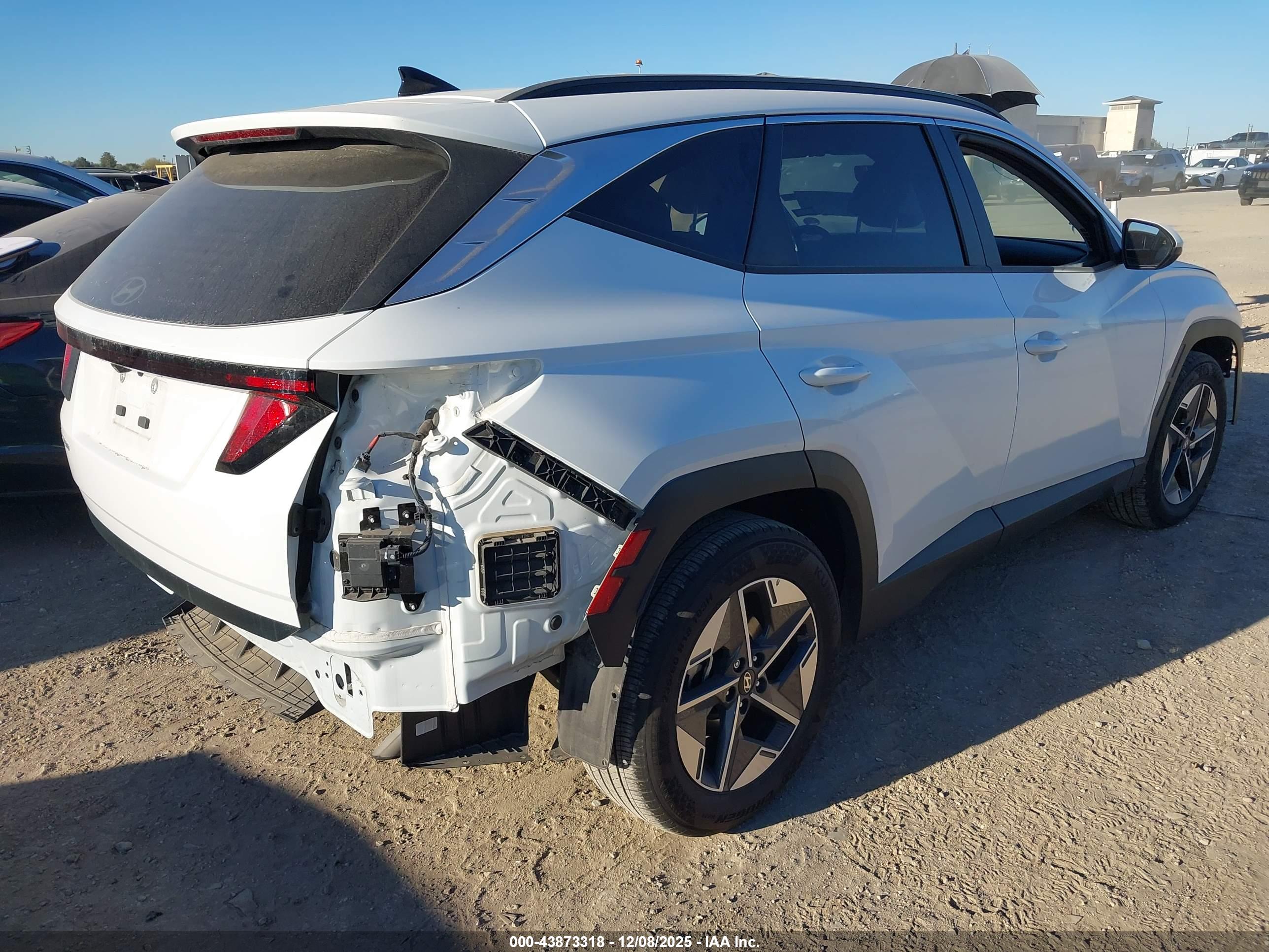 HYUNDAI TUCSON image 4