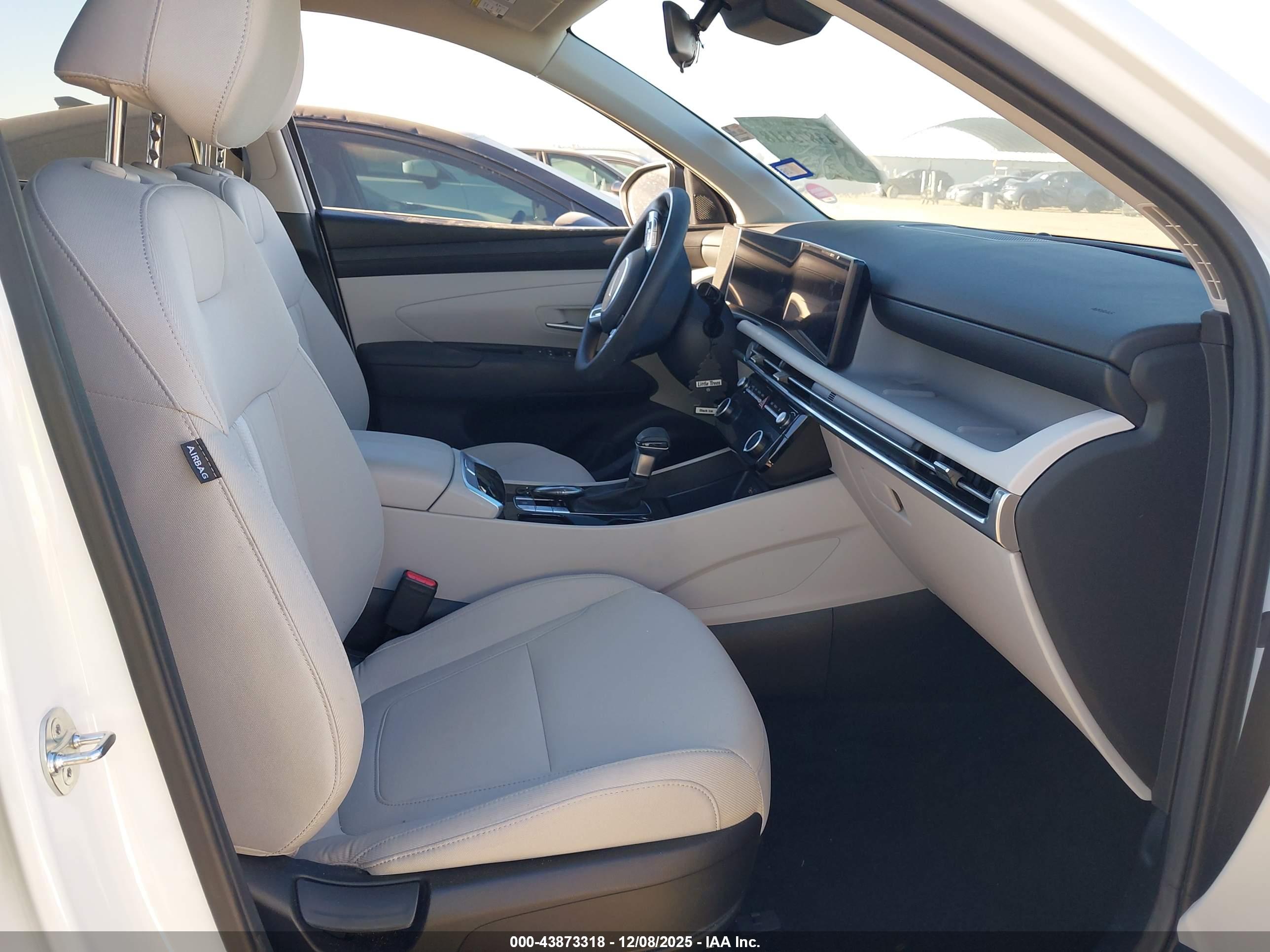 HYUNDAI TUCSON image 5